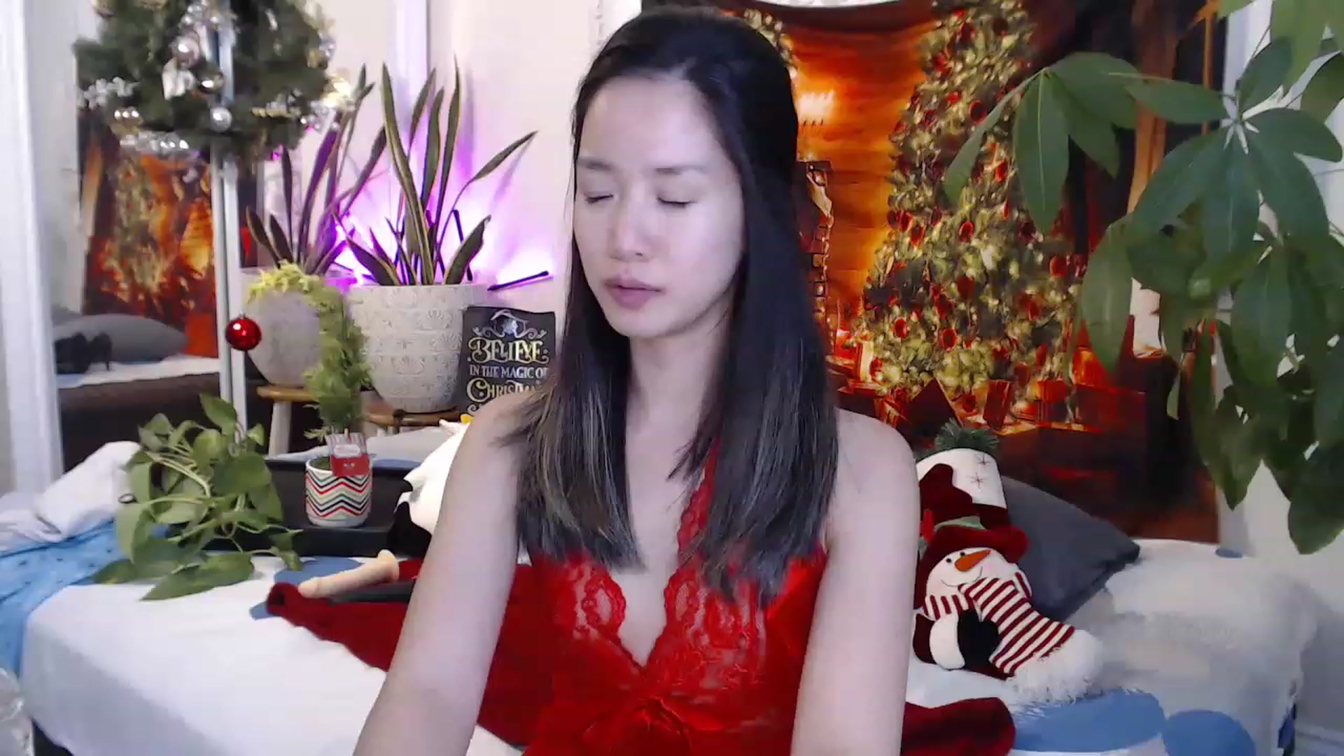Gallery image thumbnail from LeahBella's myfreecams stream on, 11/27/2022, 18:22 image 7 of 20