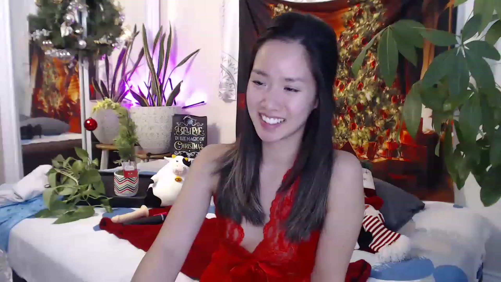Gallery image thumbnail from LeahBella's myfreecams stream on, 11/27/2022, 18:22 image 6 of 20