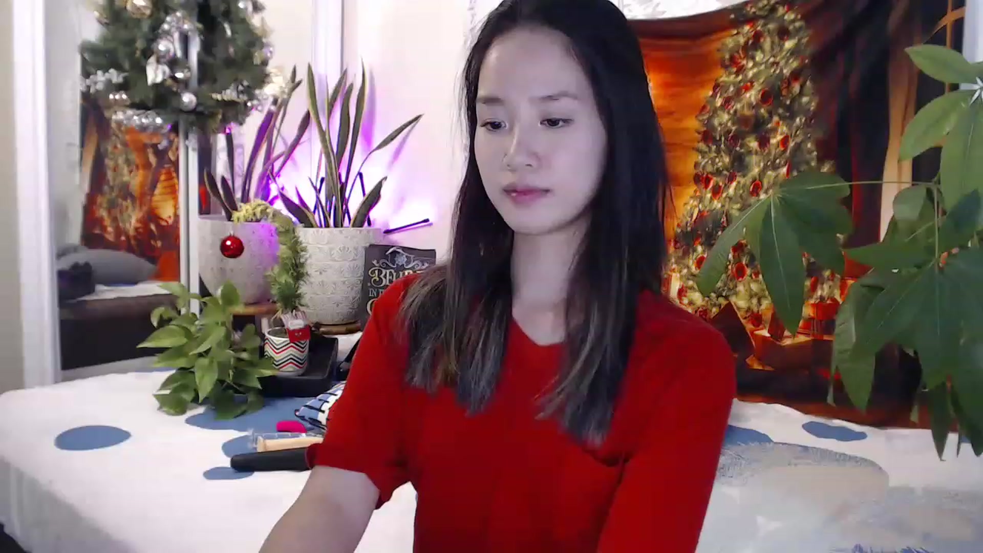Gallery image thumbnail from LeahBella's myfreecams stream on, 12/10/2022, 17:25 image 3 of 20