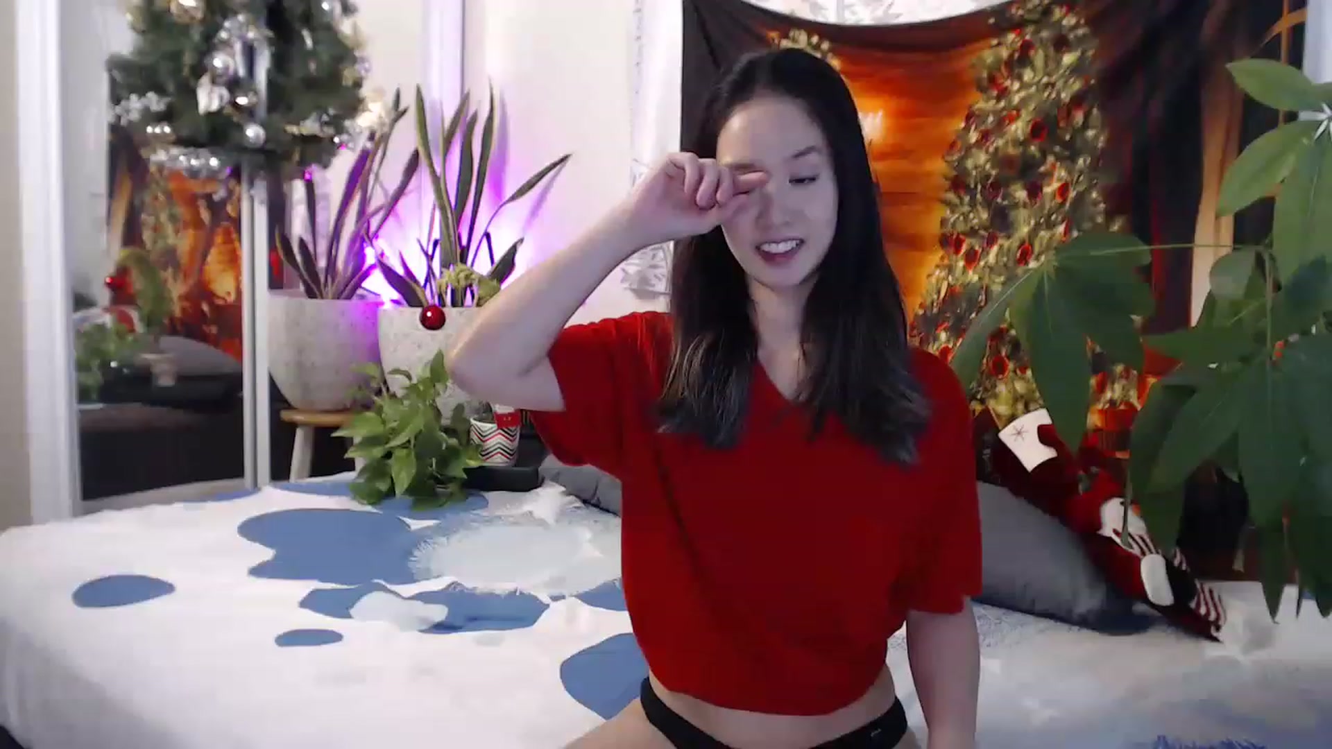 Gallery image thumbnail from LeahBella's myfreecams stream on, 12/10/2022, 17:25 image 4 of 20