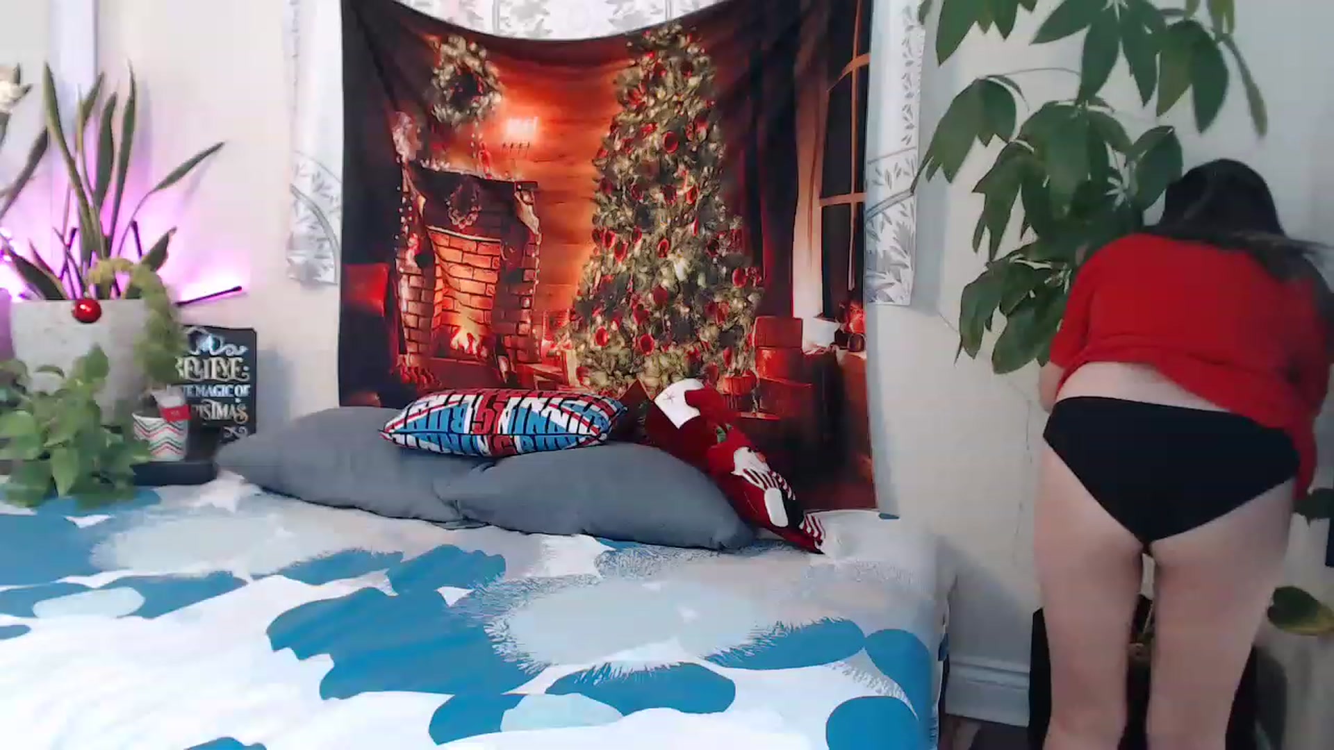 Gallery image thumbnail from LeahBella's myfreecams stream on, 12/10/2022, 17:25 image 11 of 20