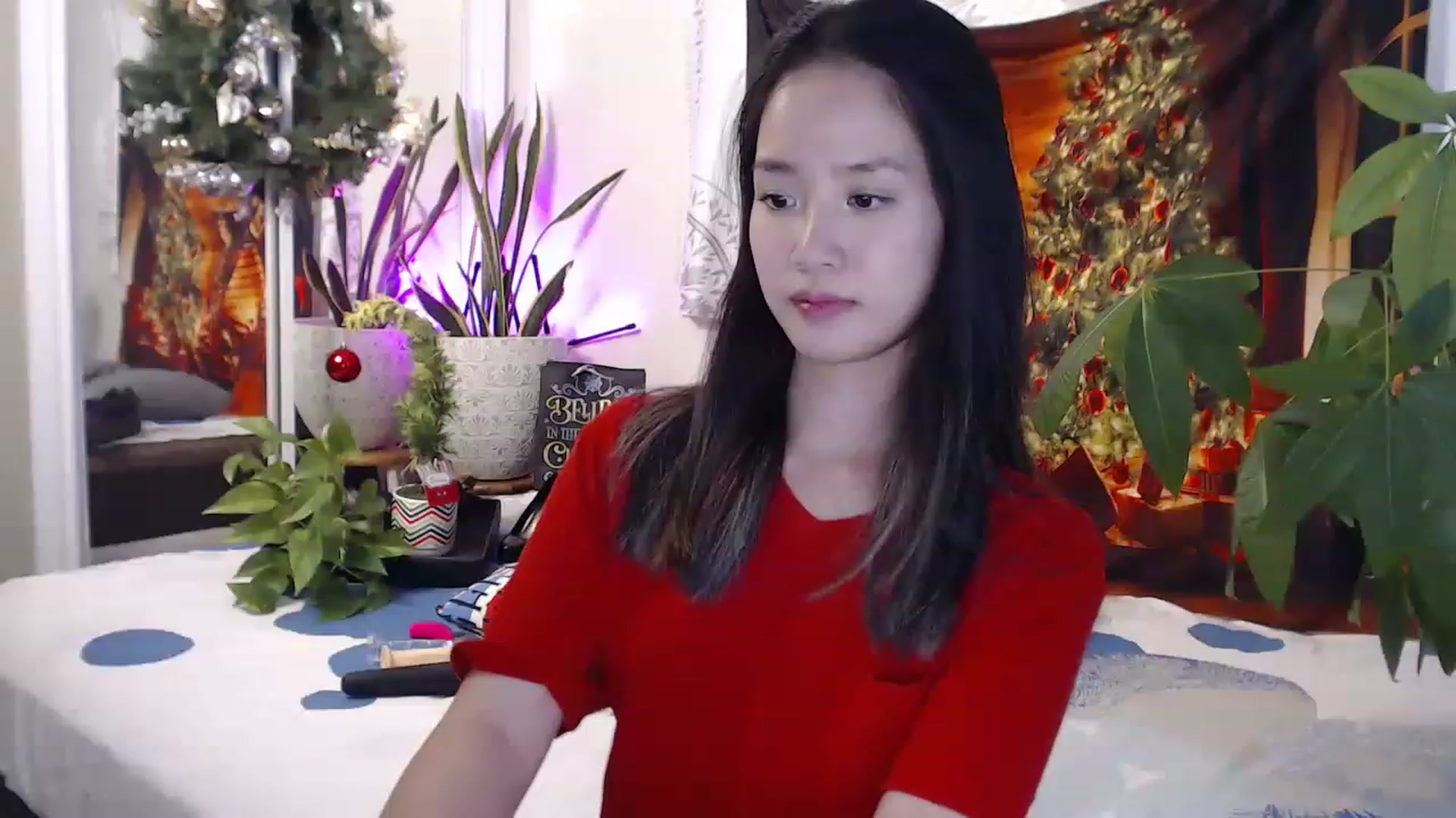Gallery image thumbnail from LeahBella's myfreecams stream on, 12/10/2022, 17:25 image 2 of 20