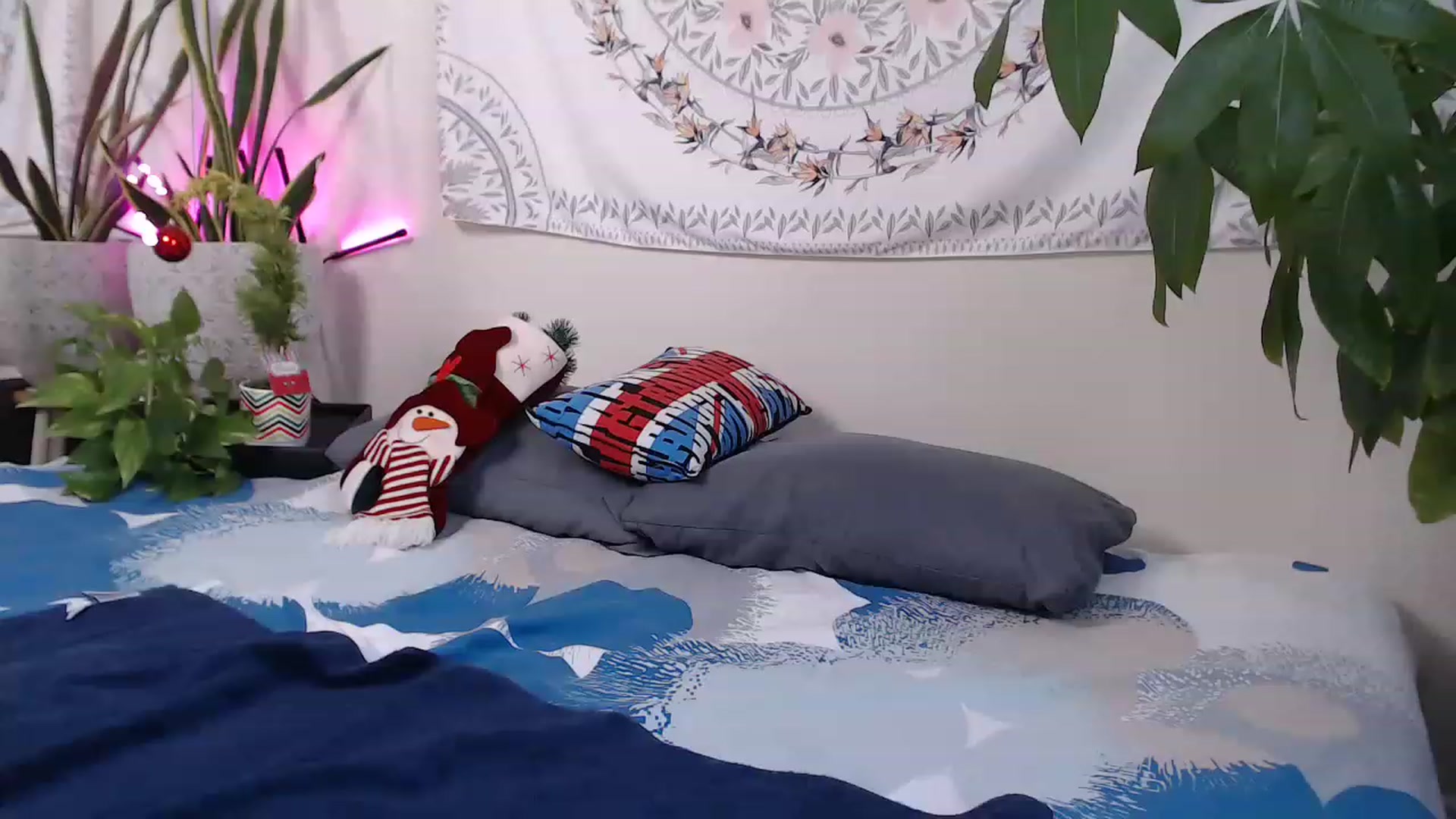 Gallery image thumbnail from LeahBella's myfreecams stream on, 12/11/2022, 16:40 image 11 of 20