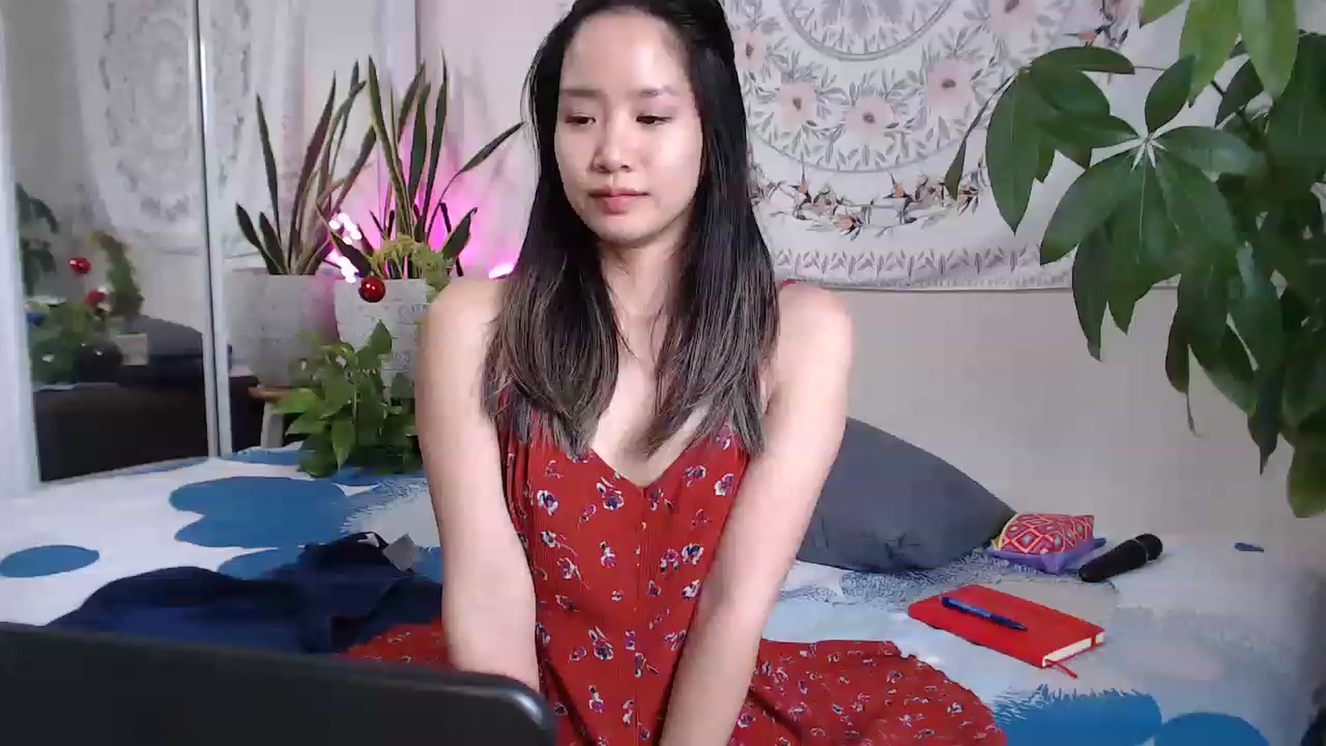 Gallery image thumbnail from LeahBella's myfreecams stream on, 12/11/2022, 18:07 image 14 of 20