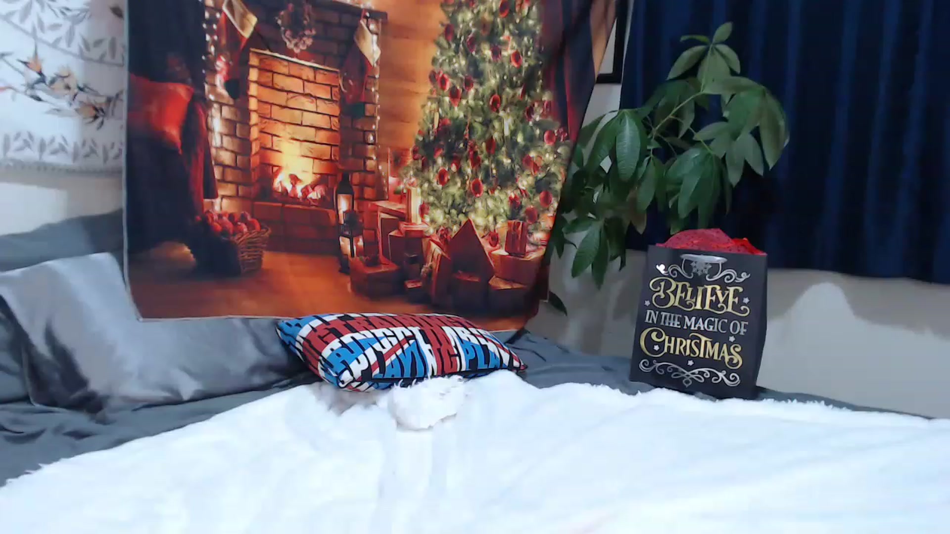 Gallery image thumbnail from LeahBella's myfreecams stream on, 12/28/2022, 03:14 image 1 of 20
