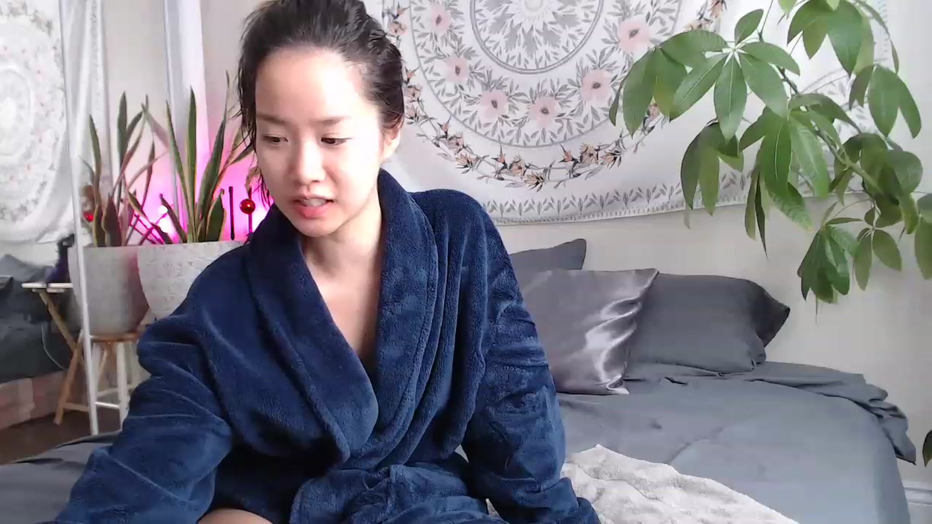 Gallery image thumbnail from LeahBella's myfreecams stream on, 01/15/2023, 16:44 image 5 of 20