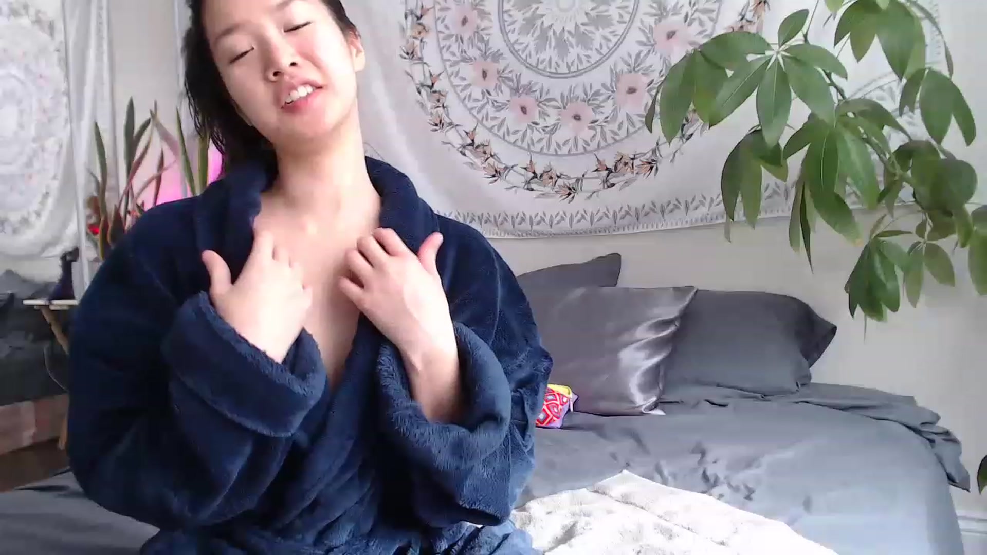 Gallery image thumbnail from LeahBella's myfreecams stream on, 01/15/2023, 16:44 image 8 of 20