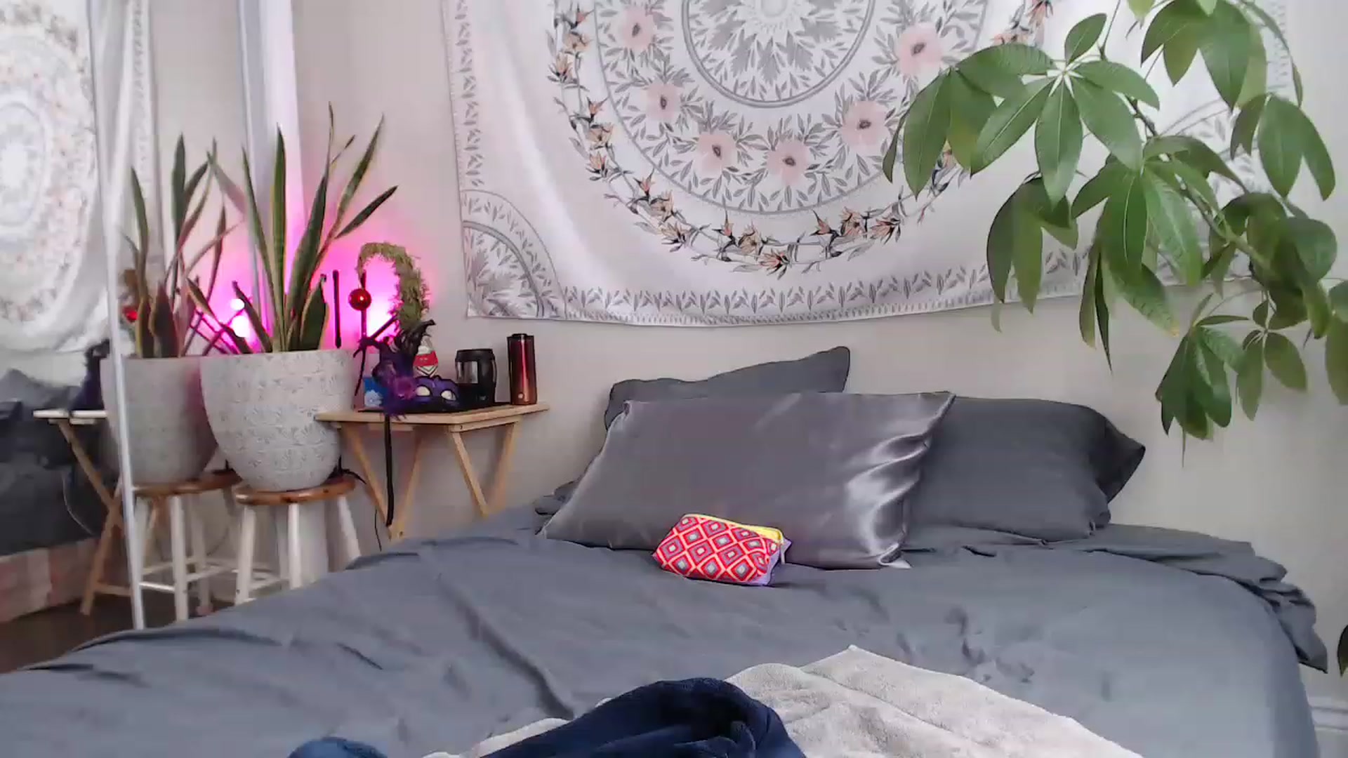 Gallery image thumbnail from LeahBella's myfreecams stream on, 01/15/2023, 16:44 image 14 of 20