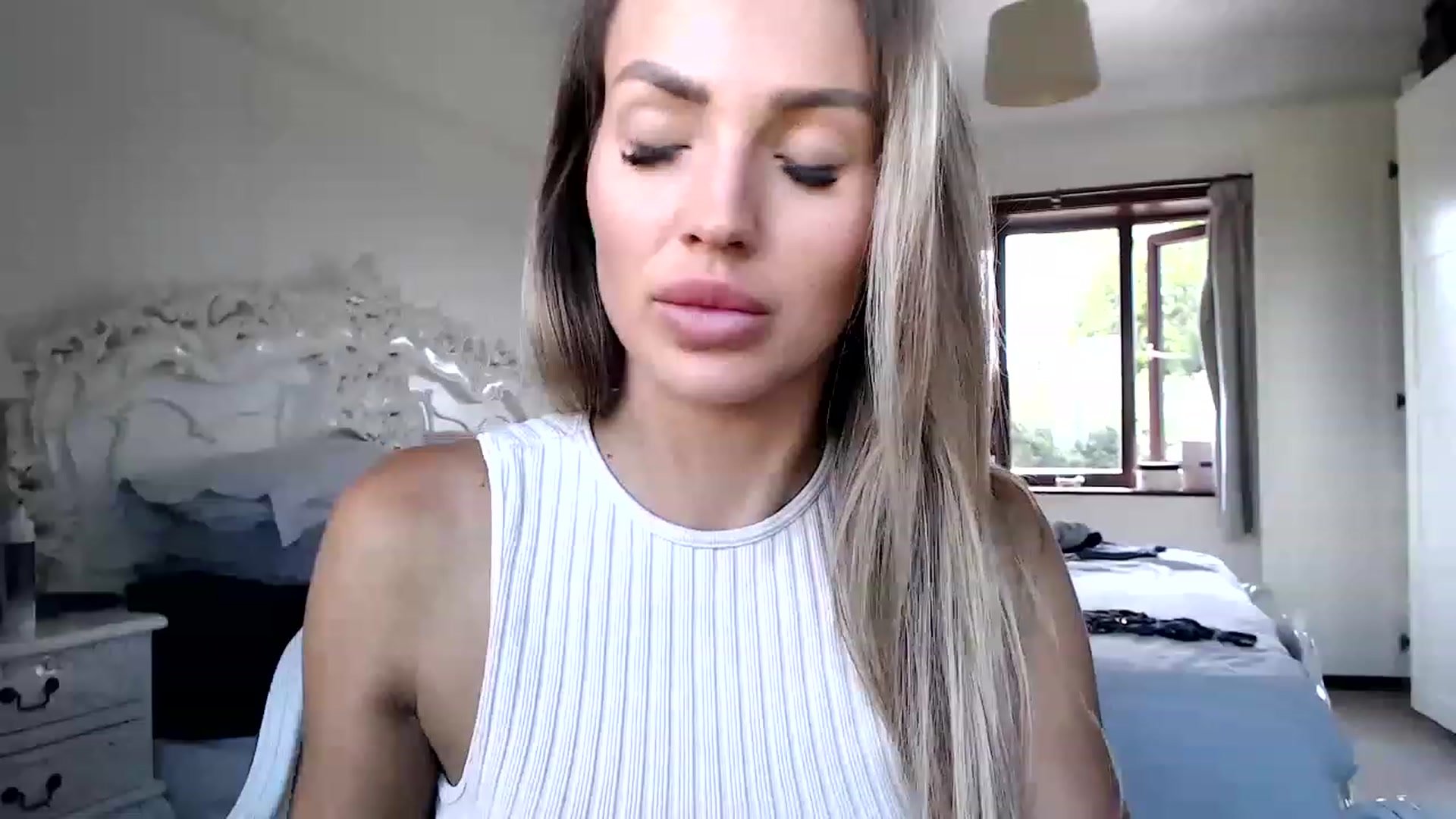 Gallery image thumbnail from LeahDxox's myfreecams stream on, 06/15/2023, 12:38 image 12 of 20