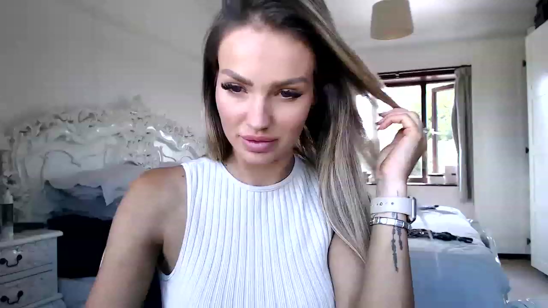 Gallery image thumbnail from LeahDxox's myfreecams stream on, 06/15/2023, 12:38 image 14 of 20