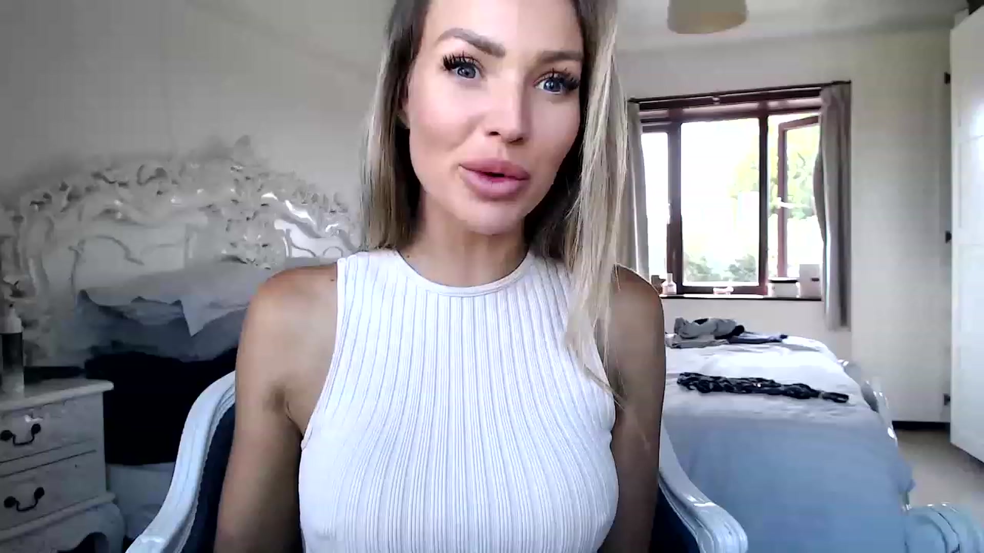 Gallery image thumbnail from LeahDxox's myfreecams stream on, 06/15/2023, 12:38 image 17 of 20