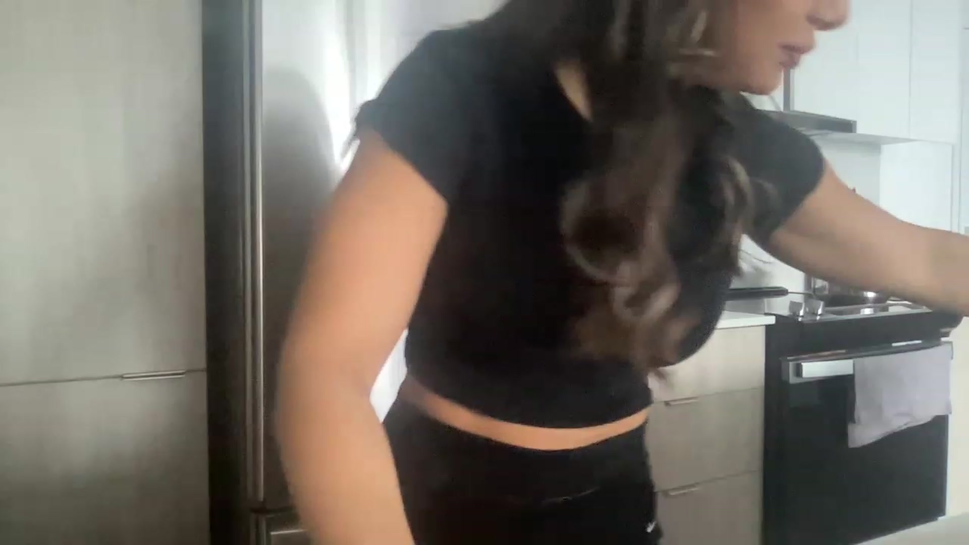 Gallery image thumbnail from LeahFitness's myfreecams stream on, 02/02/2023, 20:28 image 3 of 20