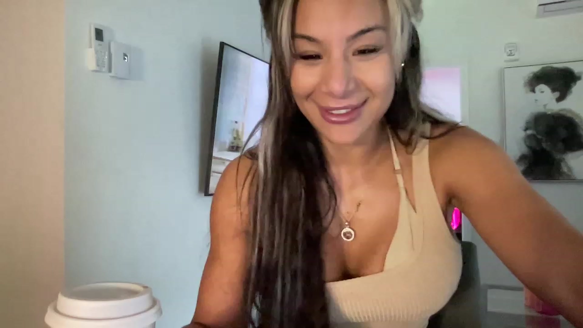 Gallery image thumbnail from LeahFitness's myfreecams stream on, 03/16/2023, 22:32 image 3 of 20