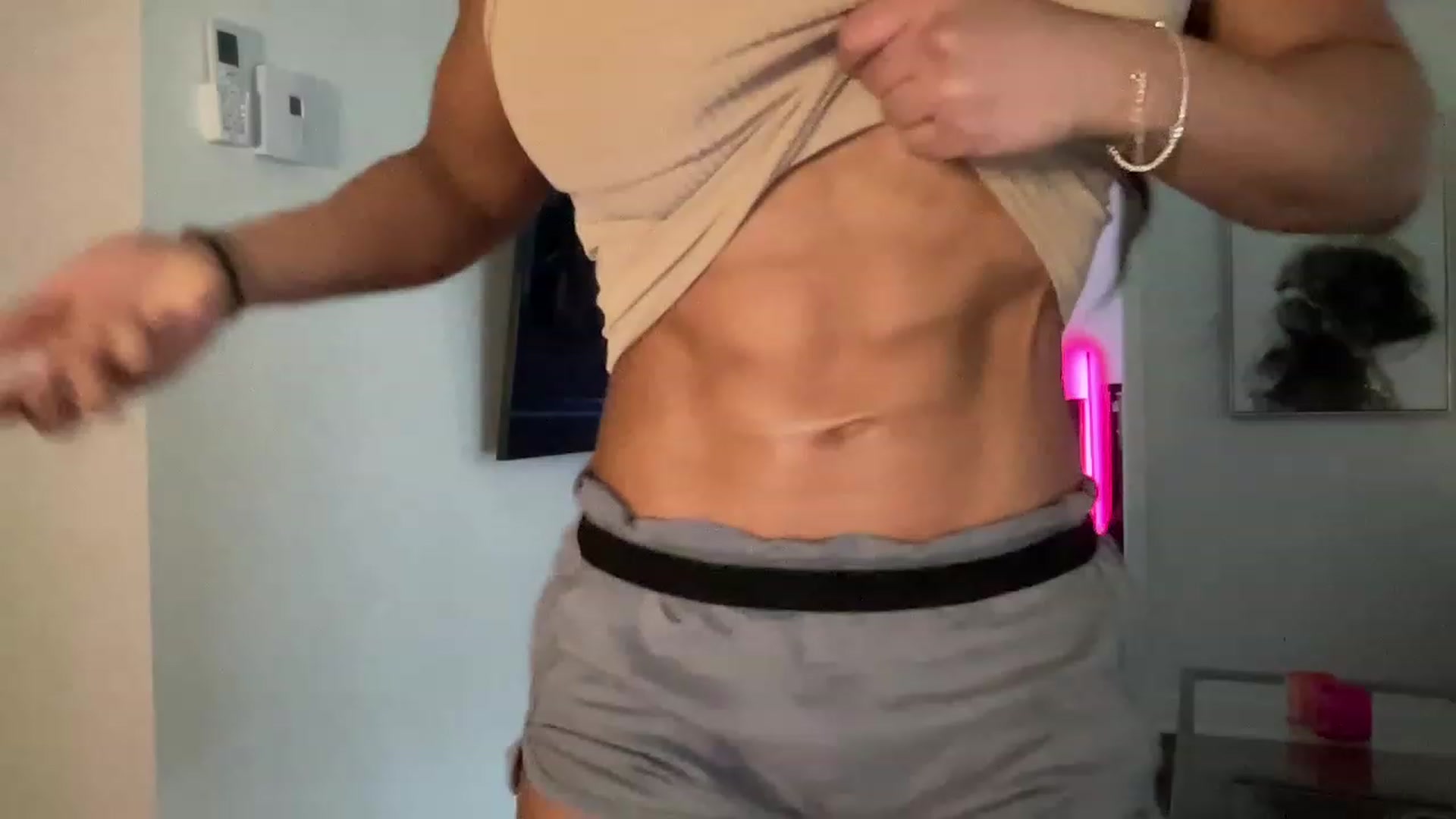 Gallery image thumbnail from LeahFitness's myfreecams stream on, 03/16/2023, 22:32 image 7 of 20