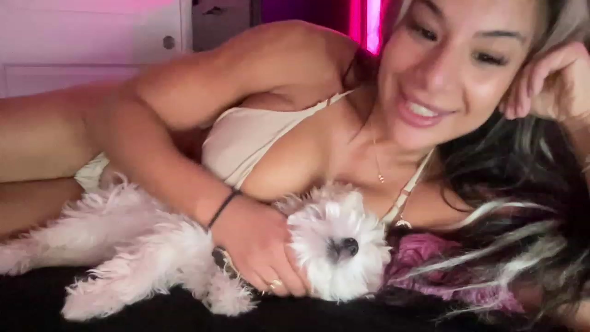 Gallery image thumbnail from LeahFitness's myfreecams stream on, 03/16/2023, 22:32 image 20 of 20