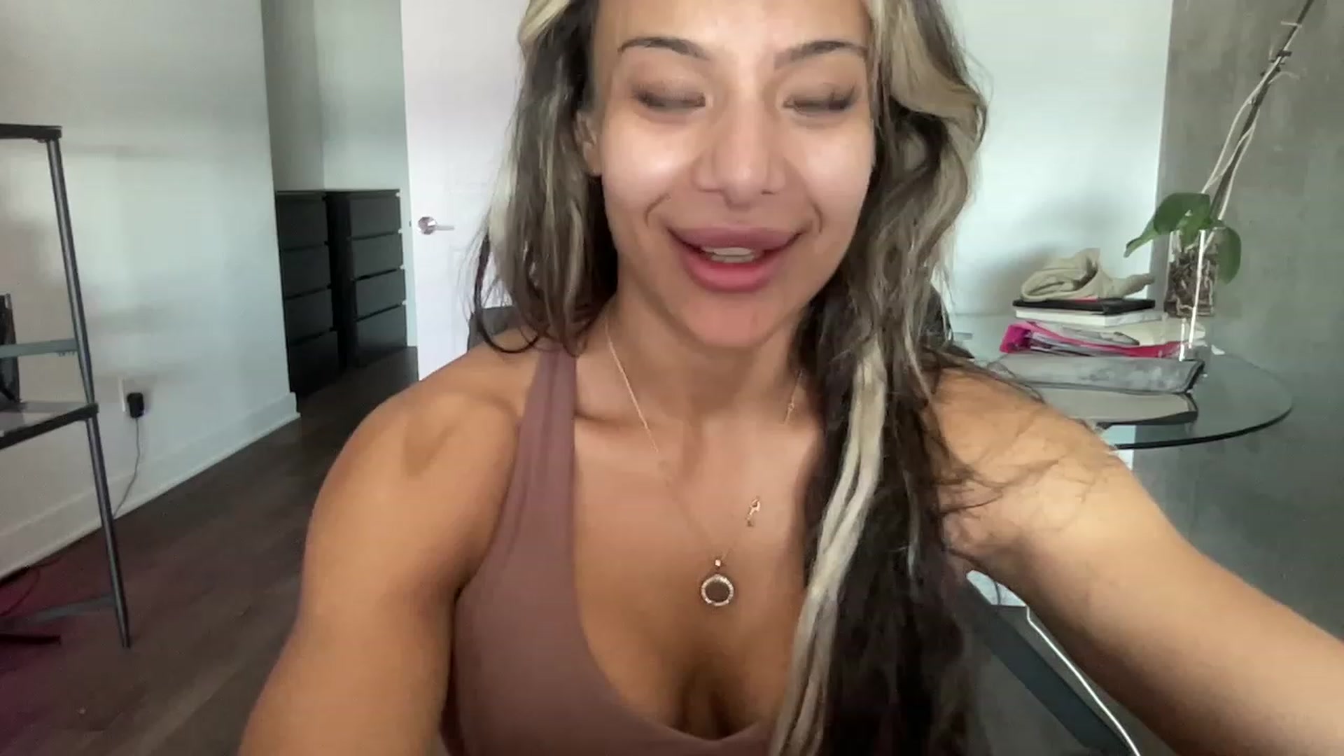 Gallery image thumbnail from LeahFitness's myfreecams stream on, 03/24/2023, 21:37 image 3 of 20