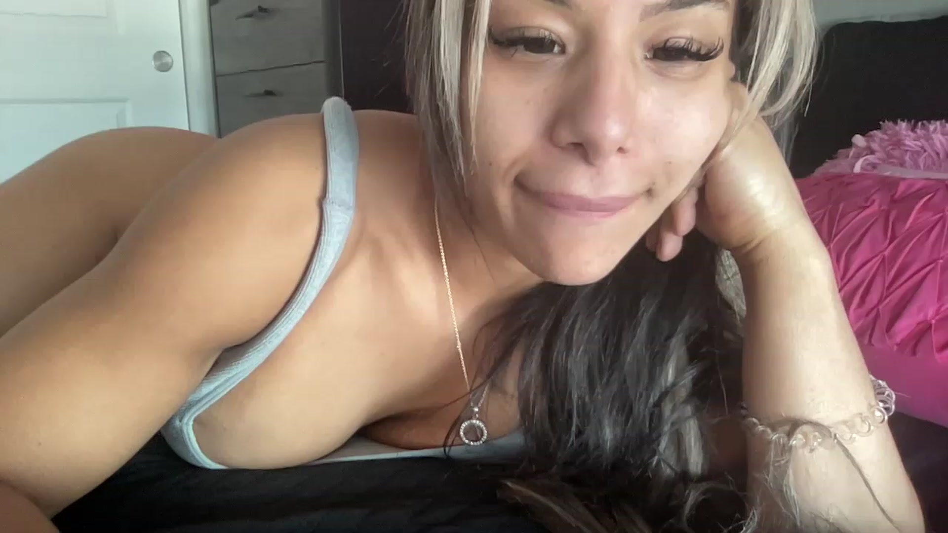 Gallery image thumbnail from LeahFitness's myfreecams stream on, 04/01/2023, 21:20 image 2 of 20