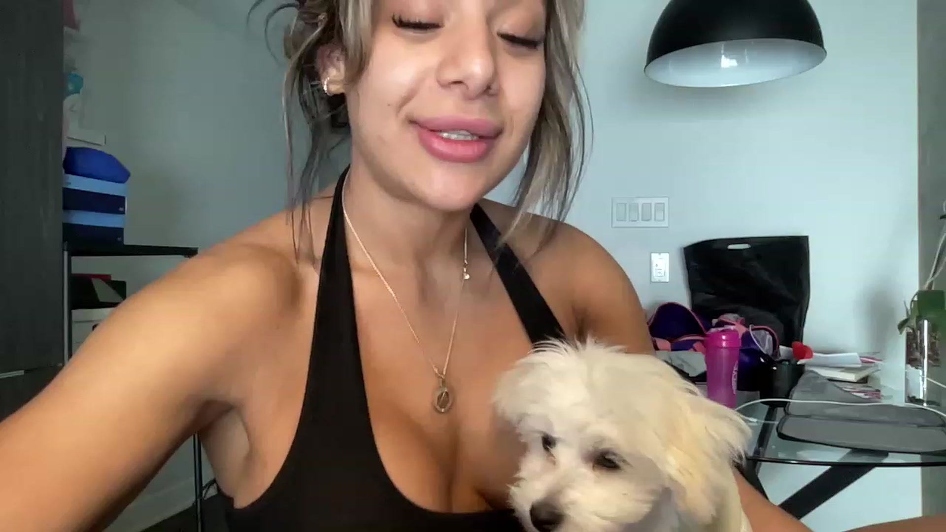 Gallery image thumbnail from LeahFitness's myfreecams stream on, 04/06/2023, 18:21 image 4 of 20