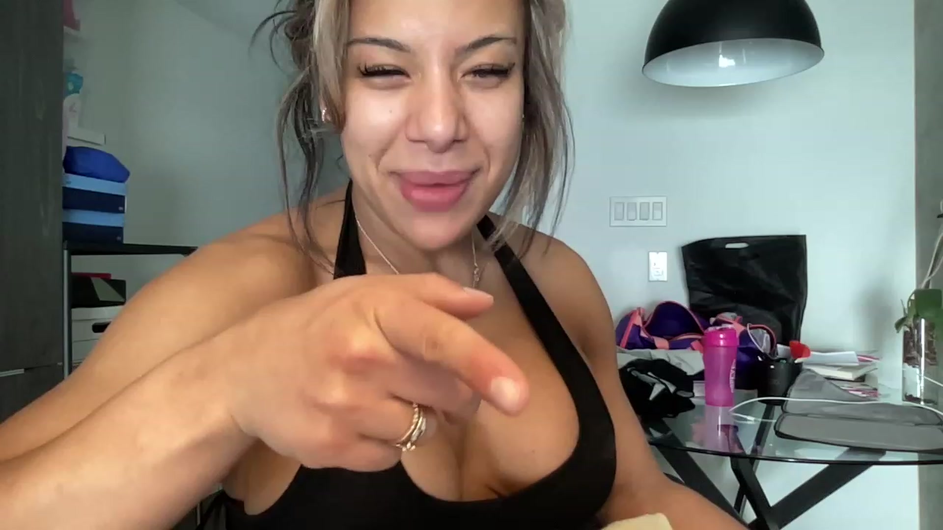 Gallery image thumbnail from LeahFitness's myfreecams stream on, 04/06/2023, 18:21 image 10 of 20