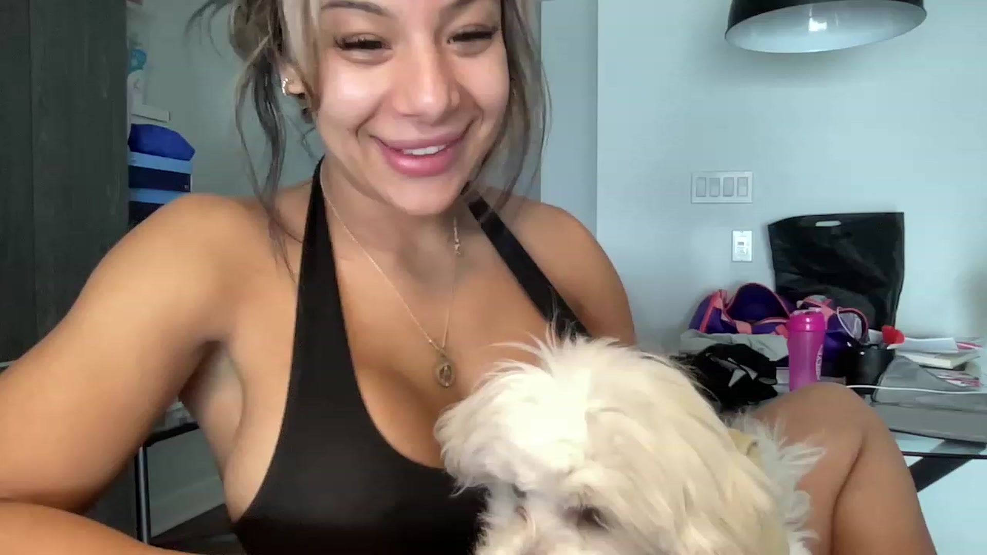 Gallery image thumbnail from LeahFitness's myfreecams stream on, 04/06/2023, 18:21 image 18 of 20
