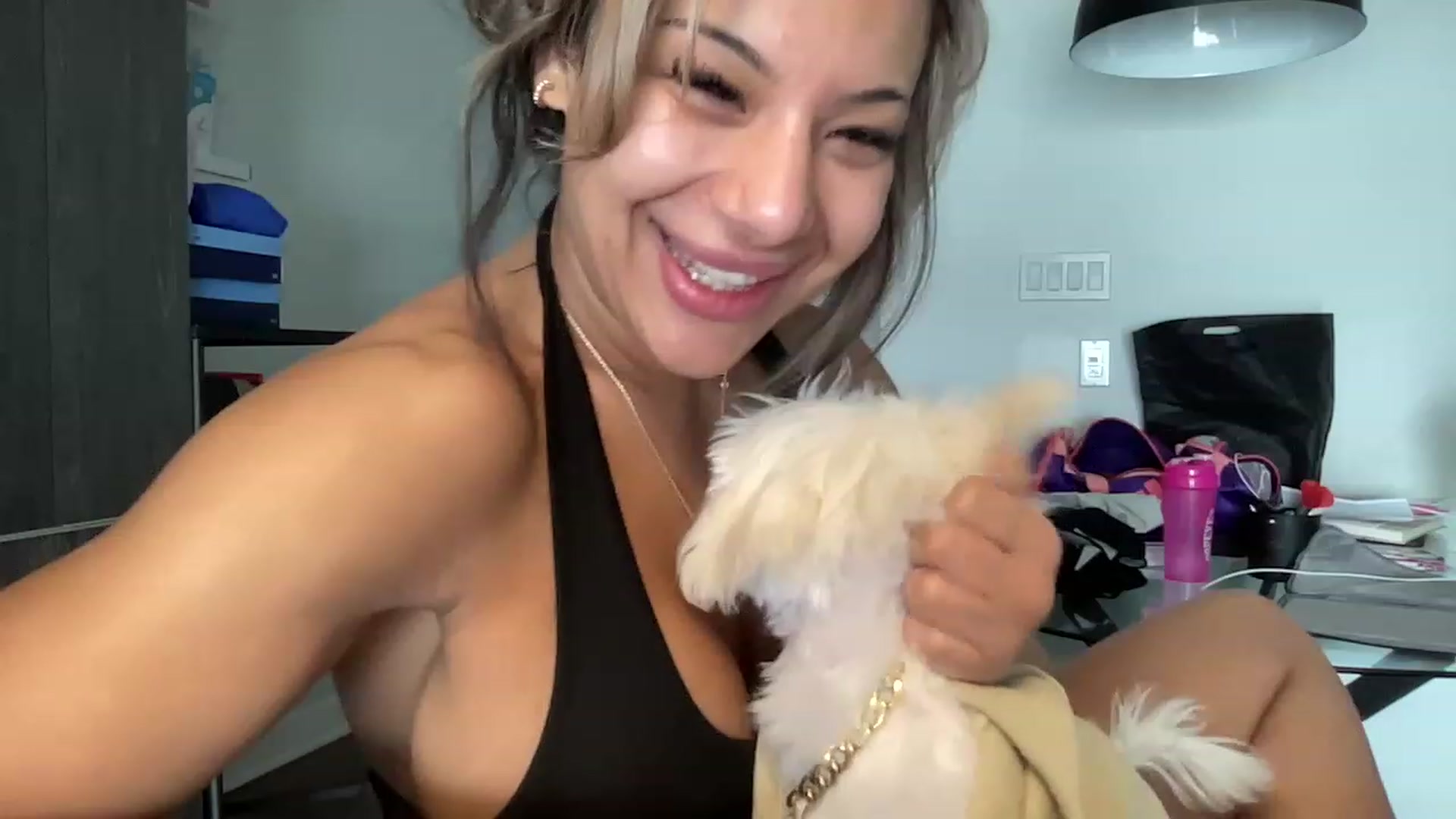 Gallery image thumbnail from LeahFitness's myfreecams stream on, 04/06/2023, 18:21 image 20 of 20