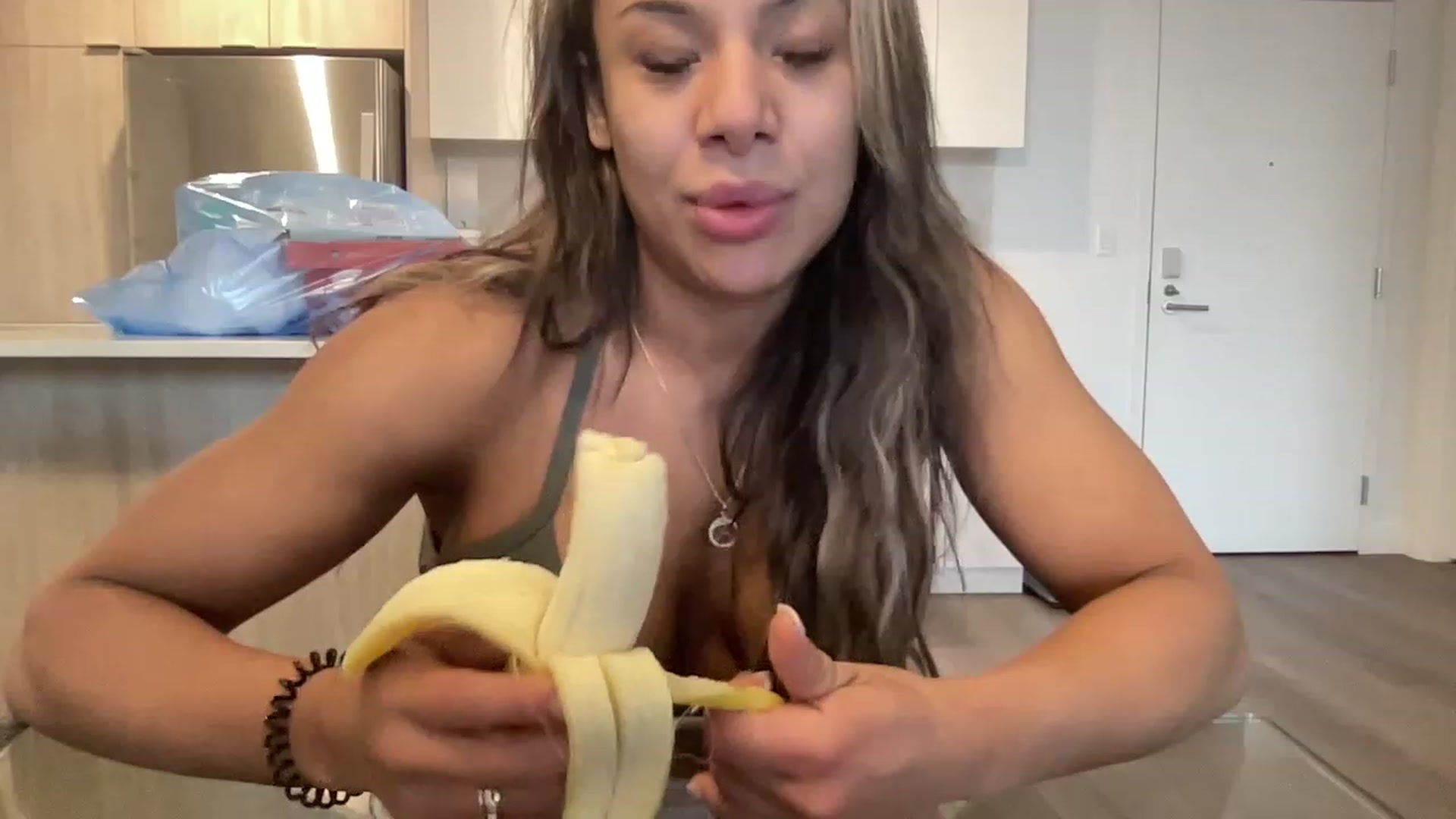 Gallery image thumbnail from LeahFitness's myfreecams stream on, 05/03/2023, 22:32 image 11 of 20