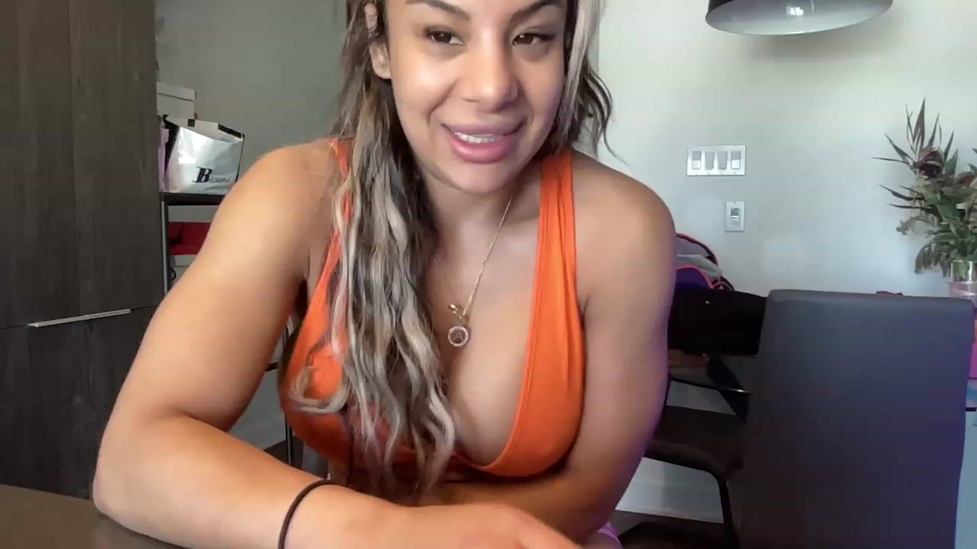 Gallery image thumbnail from LeahFitness's myfreecams stream on, 05/31/2023, 14:12 image 10 of 20
