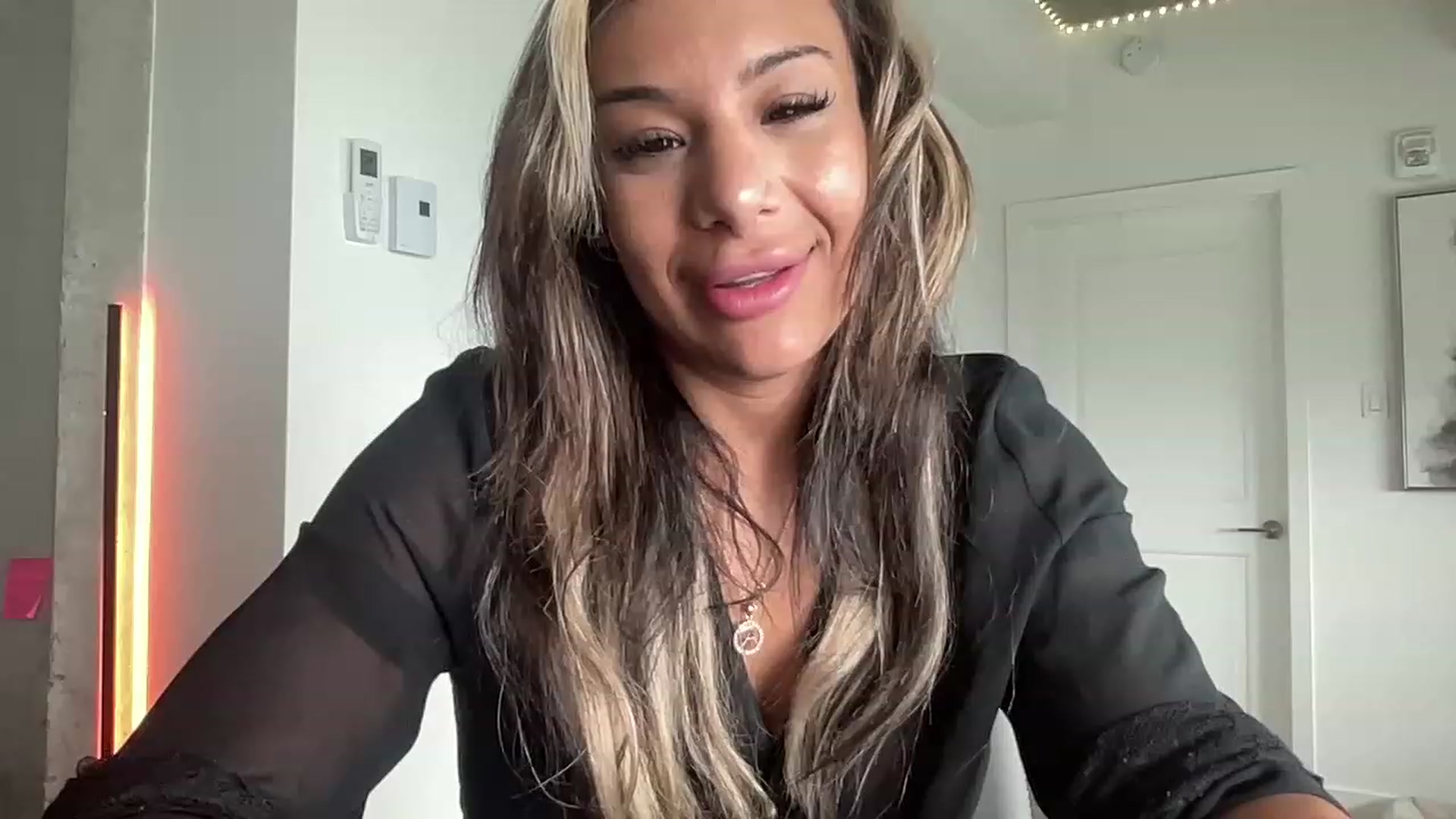 Gallery image thumbnail from LeahFitness's myfreecams stream on, 06/25/2023, 18:49 image 10 of 20