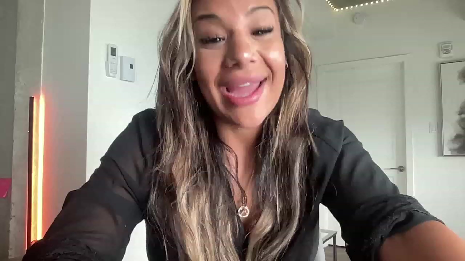 Gallery image thumbnail from LeahFitness's myfreecams stream on, 06/25/2023, 18:49 image 20 of 20