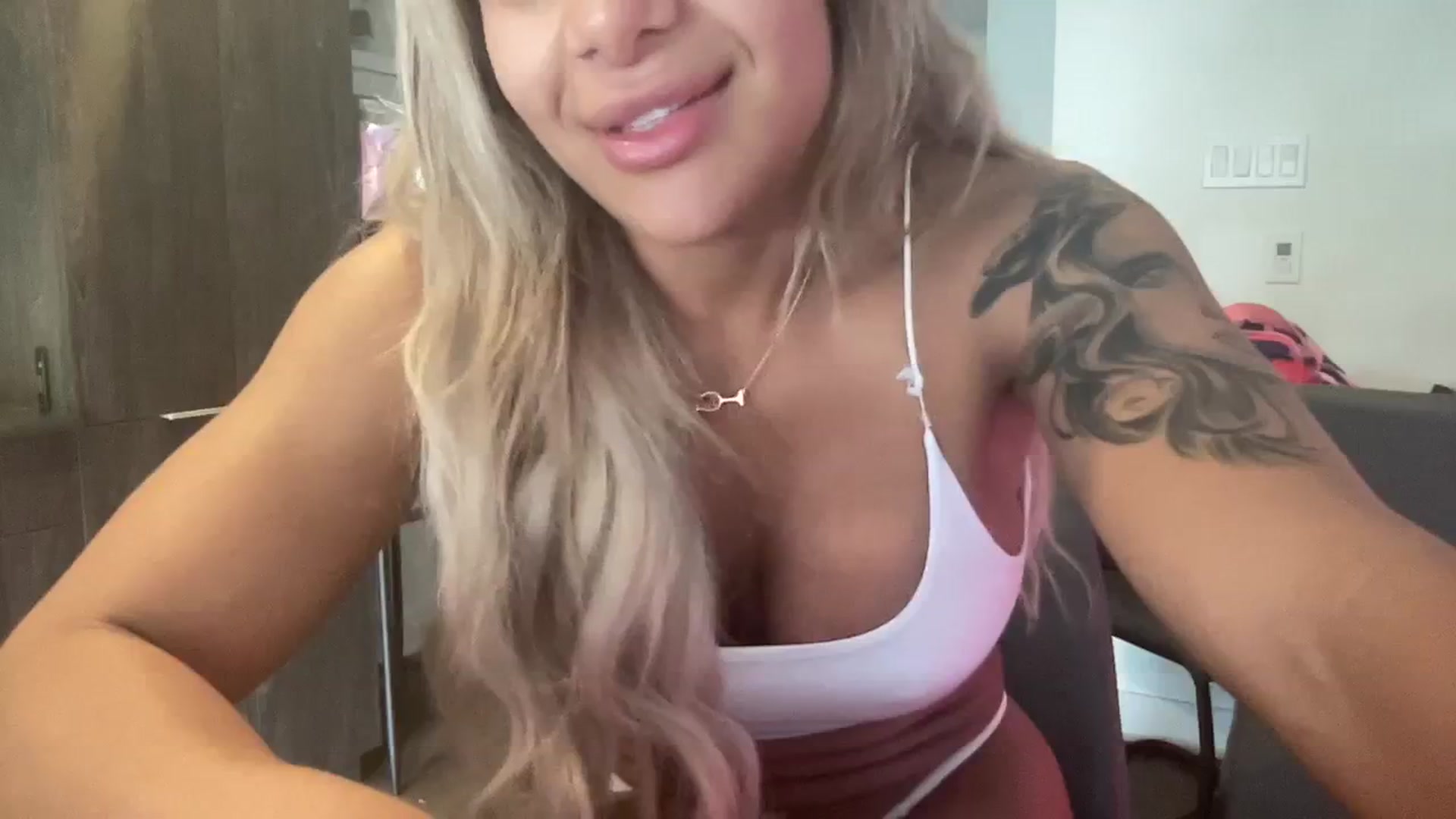 Gallery image thumbnail from LeahFitness's myfreecams stream on, 08/11/2023, 18:41 image 11 of 20