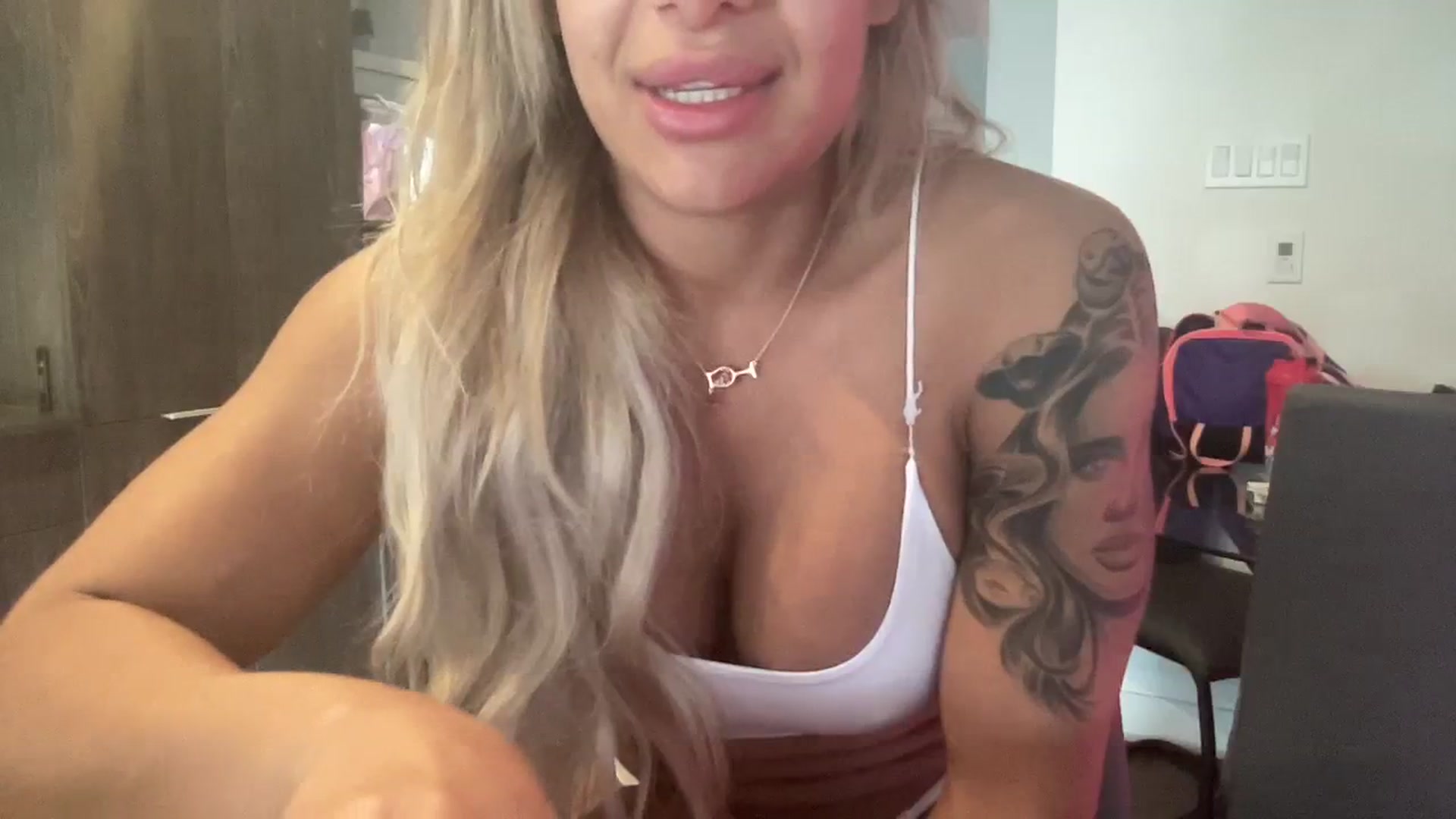 Gallery image thumbnail from LeahFitness's myfreecams stream on, 08/11/2023, 18:41 image 7 of 20