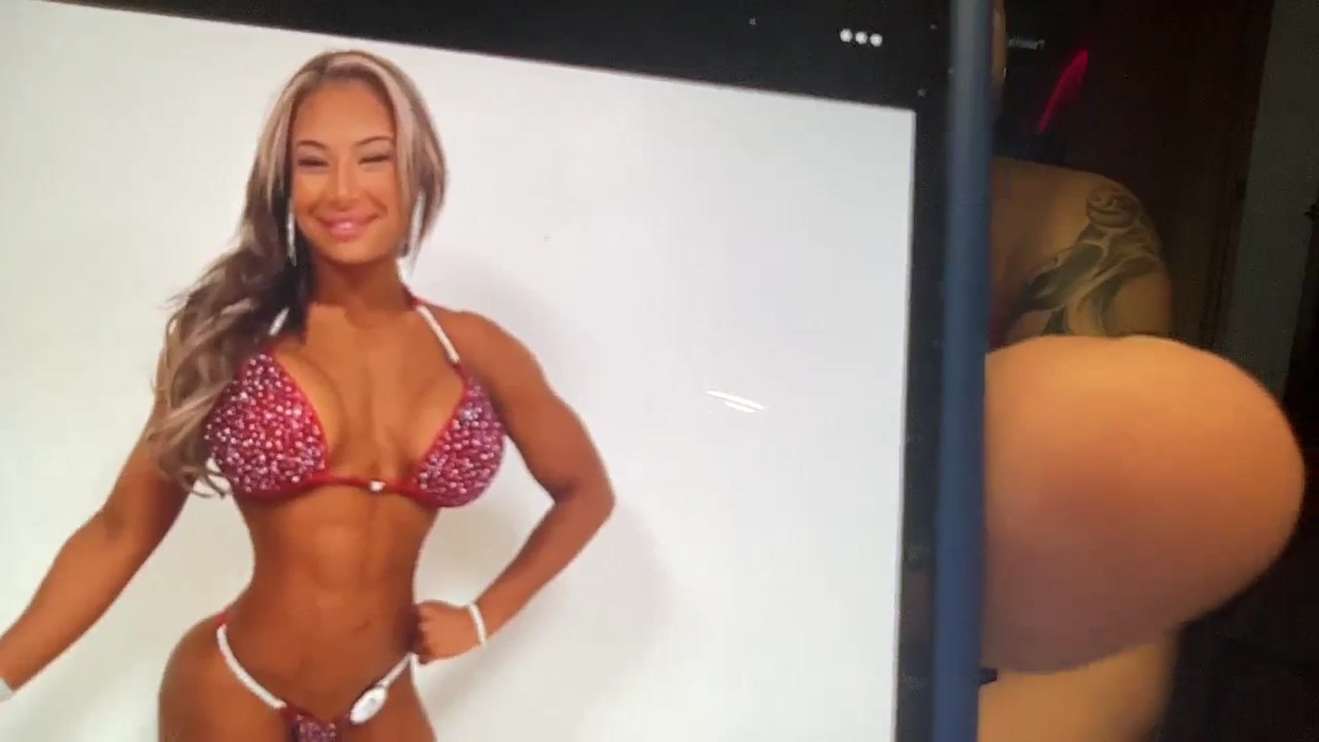 Gallery image thumbnail from LeahFitness's myfreecams stream on, 10/19/2023, 23:27 image 4 of 20