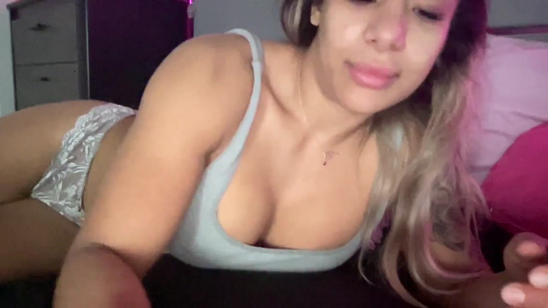 Gallery image thumbnail from LeahFitness's myfreecams stream on, 10/21/2023, 13:38 image 8 of 20