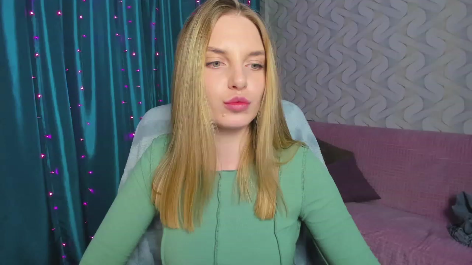 Gallery image thumbnail from LeahGotti7's myfreecams stream on, 12/06/2023, 20:31 image 14 of 20