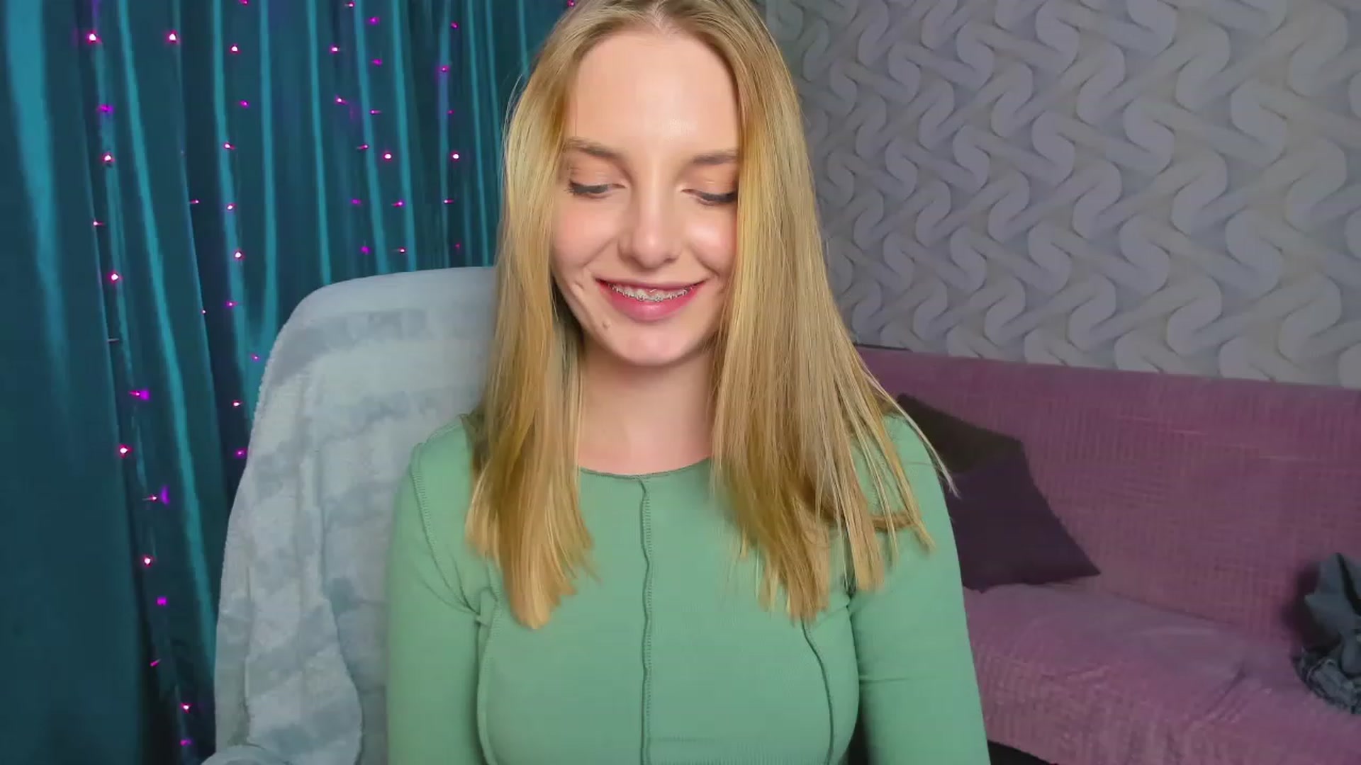 Gallery image thumbnail from LeahGotti7's myfreecams stream on, 12/06/2023, 20:31 image 3 of 20