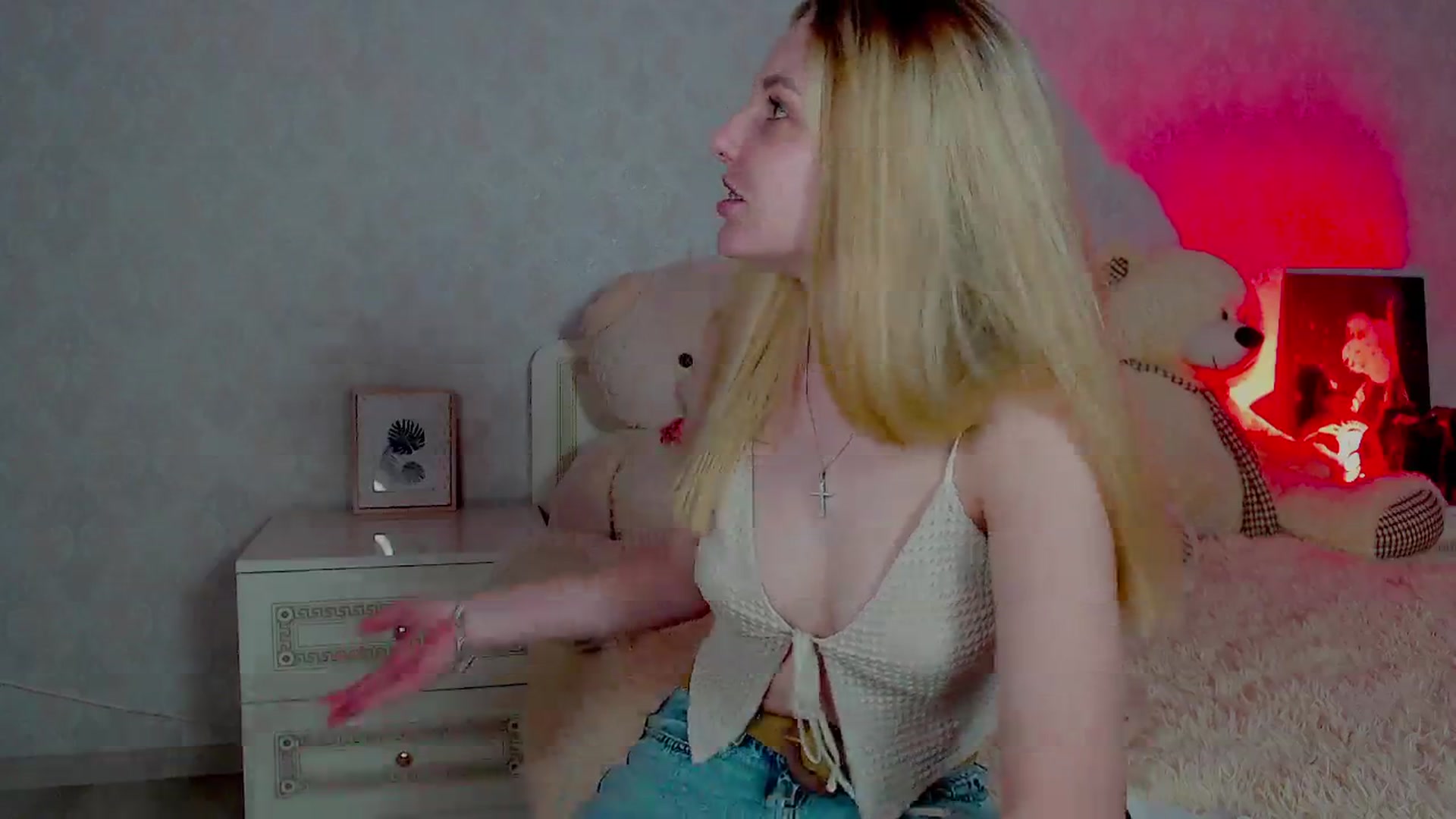 Gallery image thumbnail from LeahGotti7's myfreecams stream on, 06/01/2024, 17:45 image 14 of 20