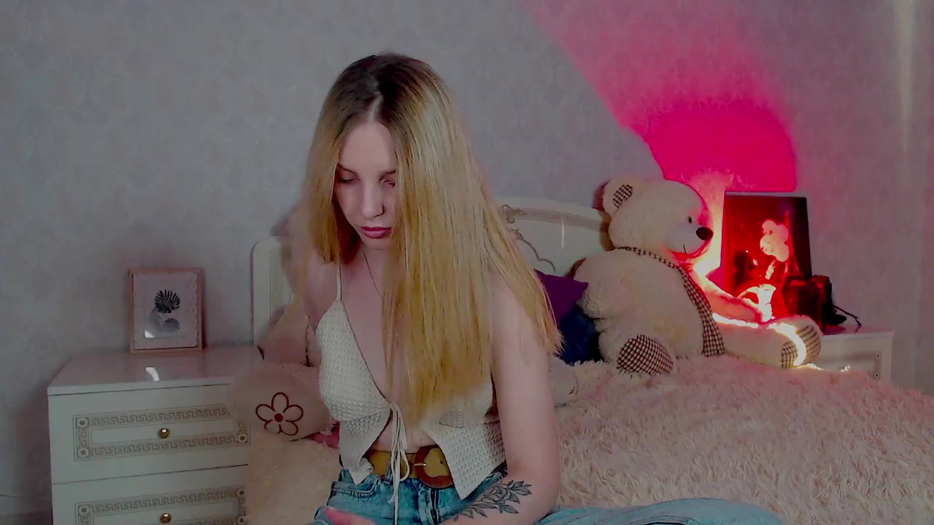 Gallery image thumbnail from LeahGotti7's myfreecams stream on, 06/01/2024, 17:45 image 9 of 20