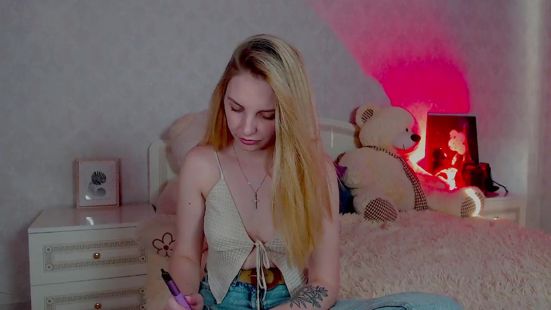 Gallery image thumbnail from LeahGotti7's myfreecams stream on, 06/01/2024, 17:45 image 7 of 20