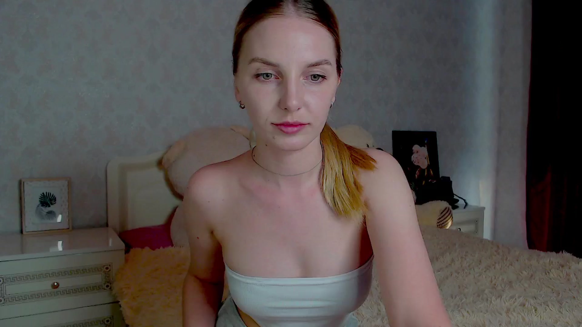 Gallery image thumbnail from LeahGotti7's myfreecams stream on, 06/07/2024, 16:45 image 15 of 20
