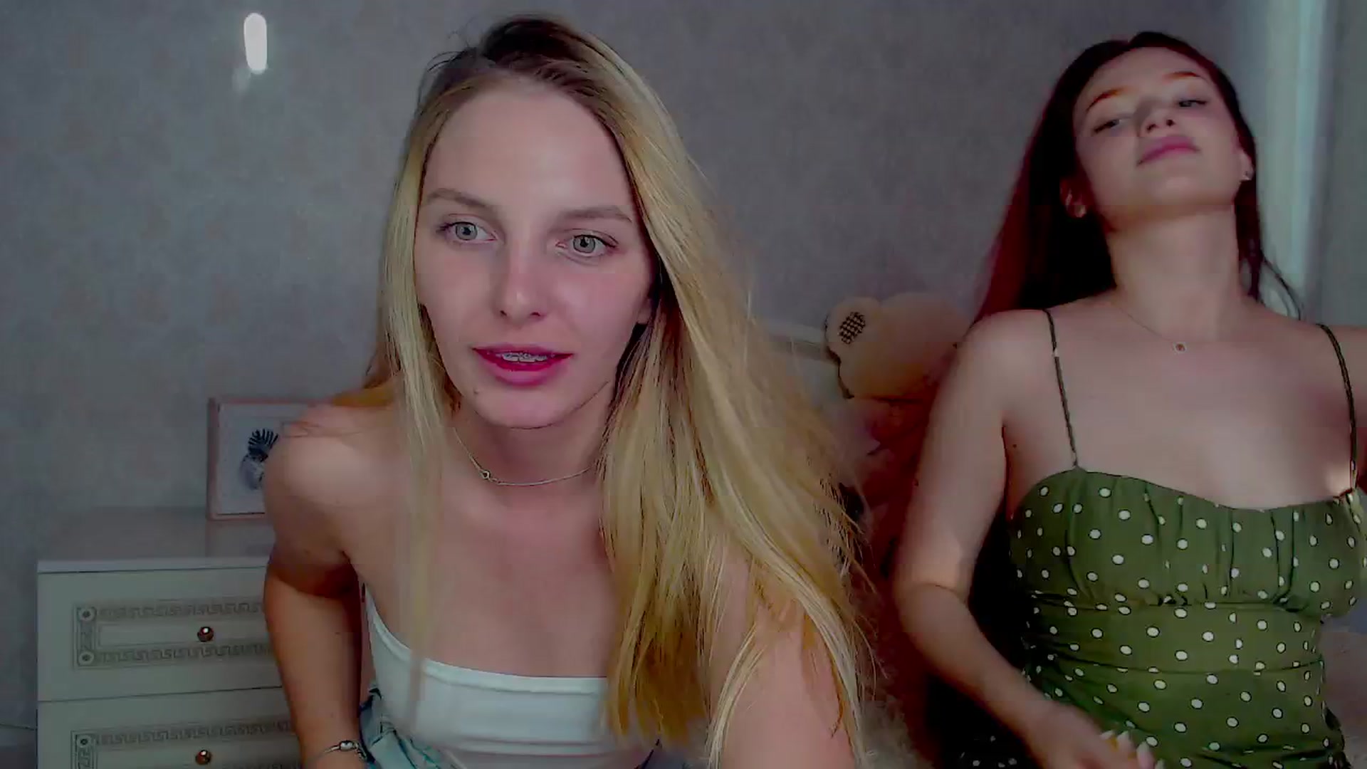 Gallery image thumbnail from LeahGotti7's myfreecams stream on, 06/19/2024, 16:06 image 10 of 20