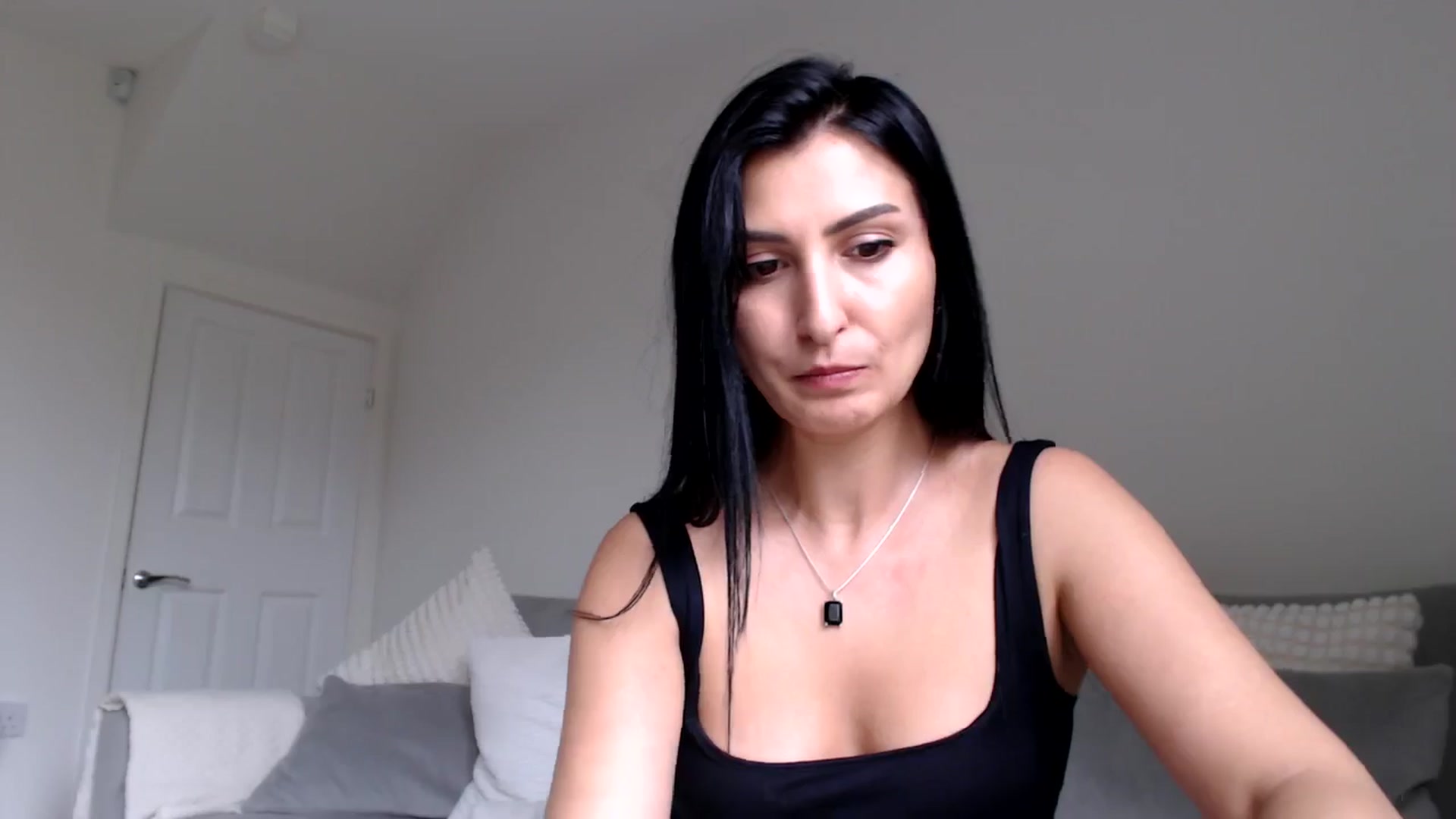 Gallery image thumbnail from LeahIson's myfreecams stream on, 05/28/2024, 15:18 image 3 of 20
