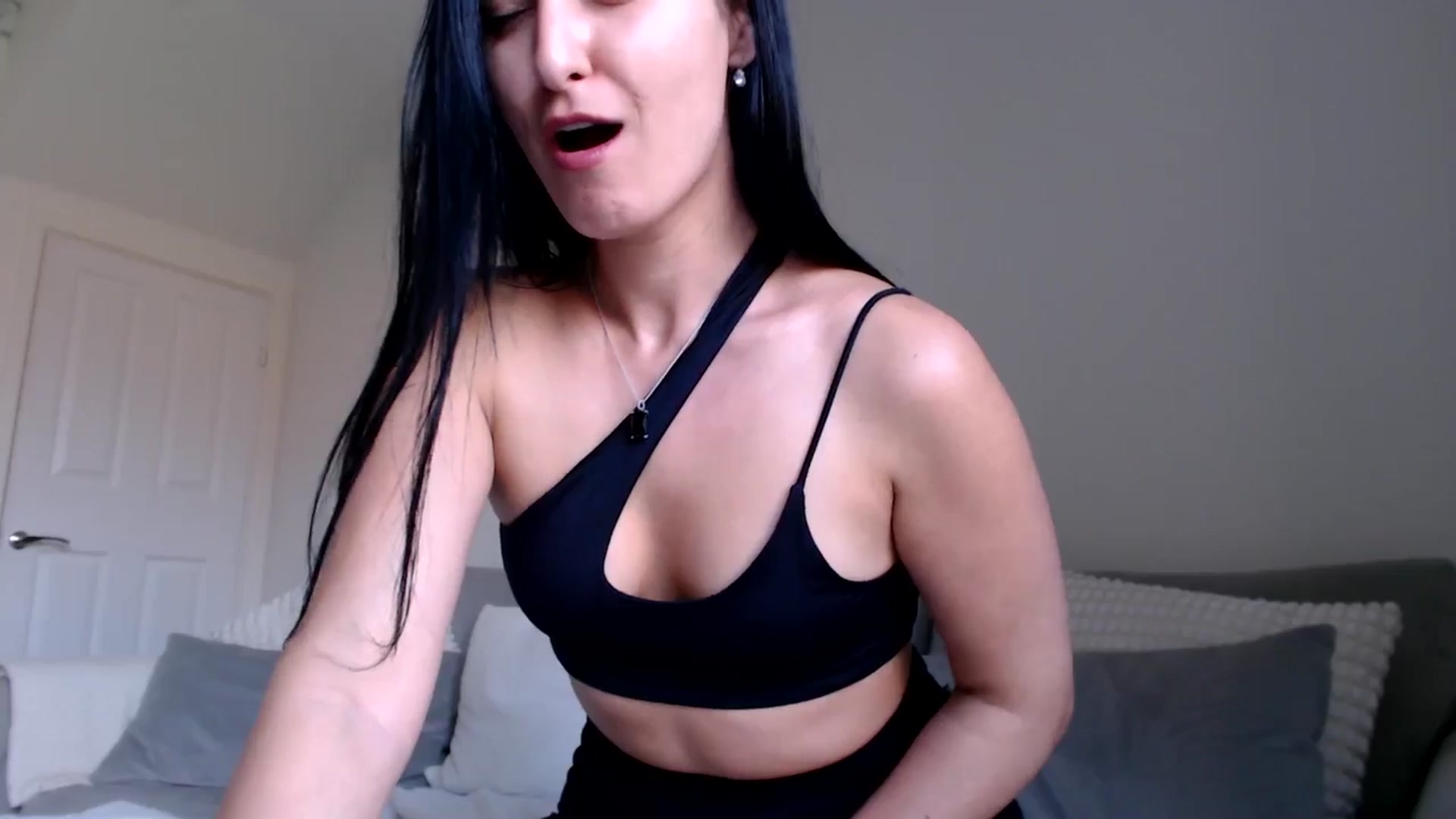 Gallery image thumbnail from LeahIson's myfreecams stream on, 05/29/2024, 13:21 image 15 of 20
