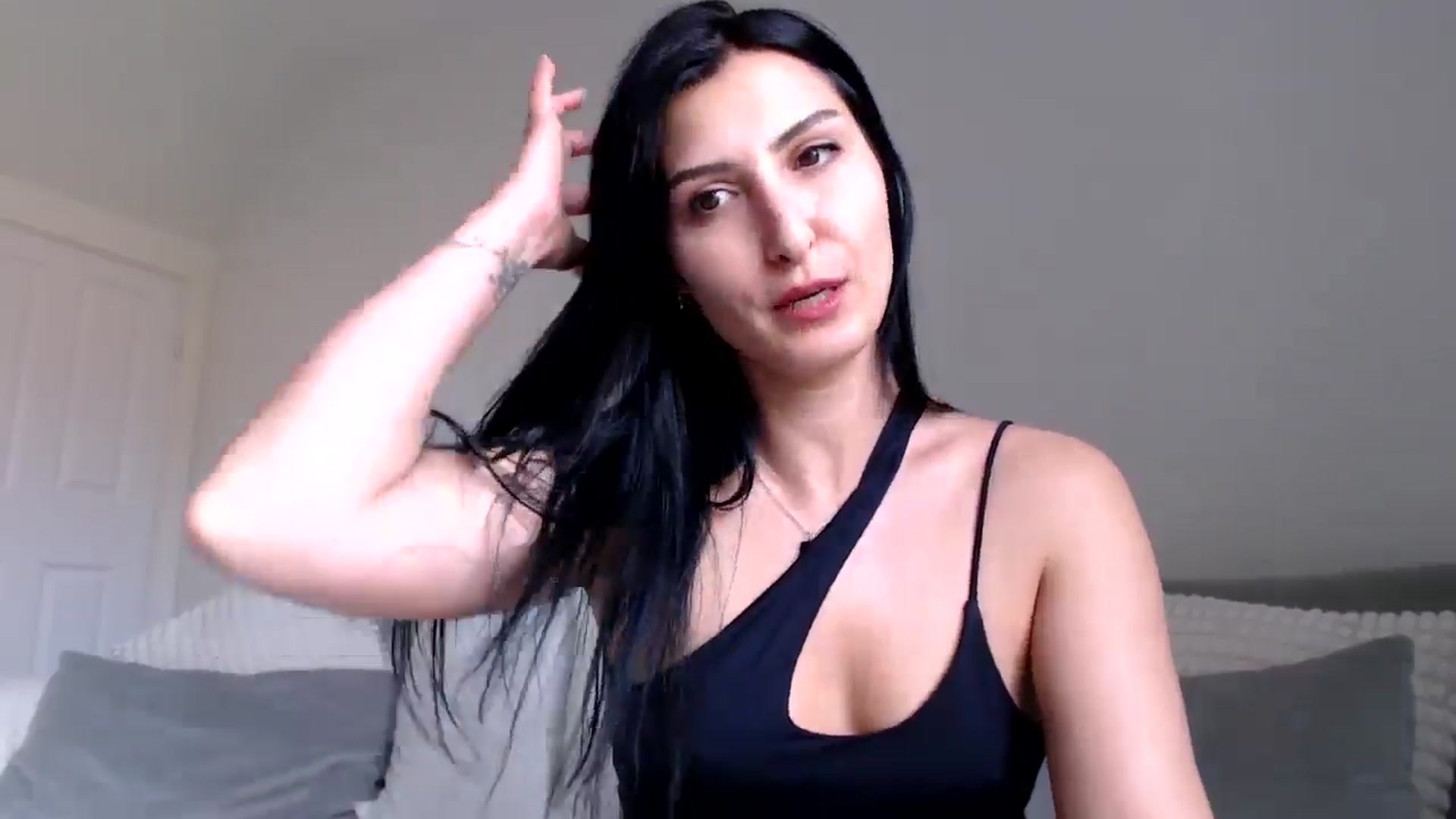 Gallery image thumbnail from LeahIson's myfreecams stream on, 05/29/2024, 13:21 image 7 of 20