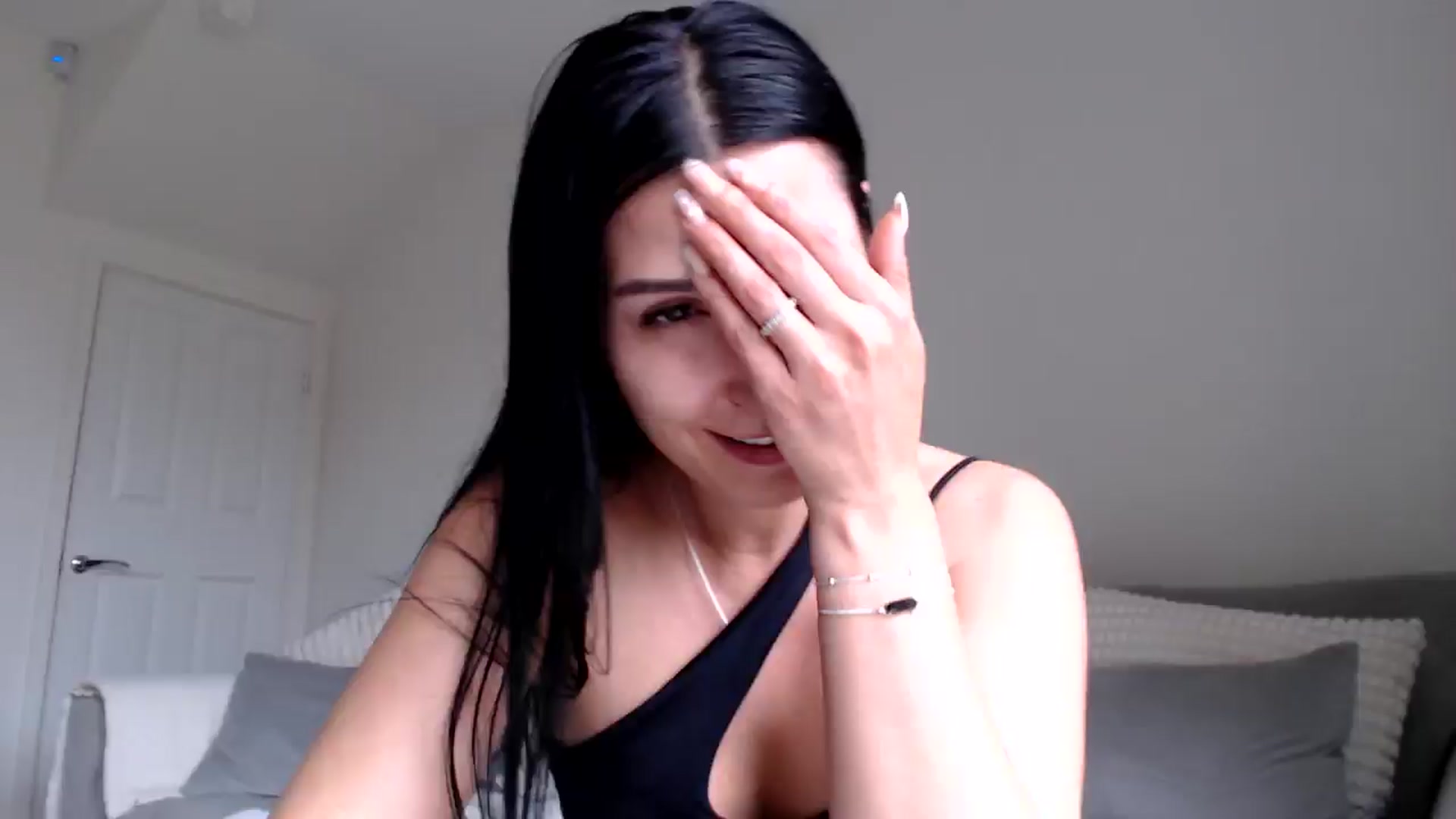 Gallery image thumbnail from LeahIson's myfreecams stream on, 05/29/2024, 16:27 image 16 of 20