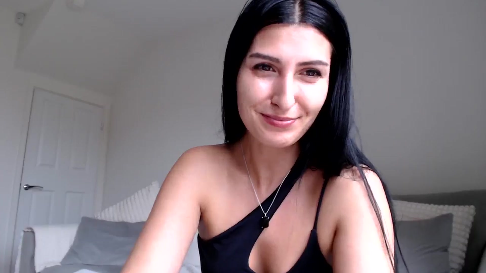 Gallery image thumbnail from LeahIson's myfreecams stream on, 05/29/2024, 16:27 image 13 of 20