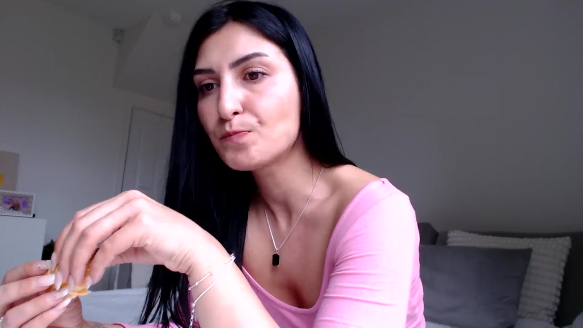 Gallery image thumbnail from LeahIson's myfreecams stream on, 05/30/2024, 11:51 image 19 of 20