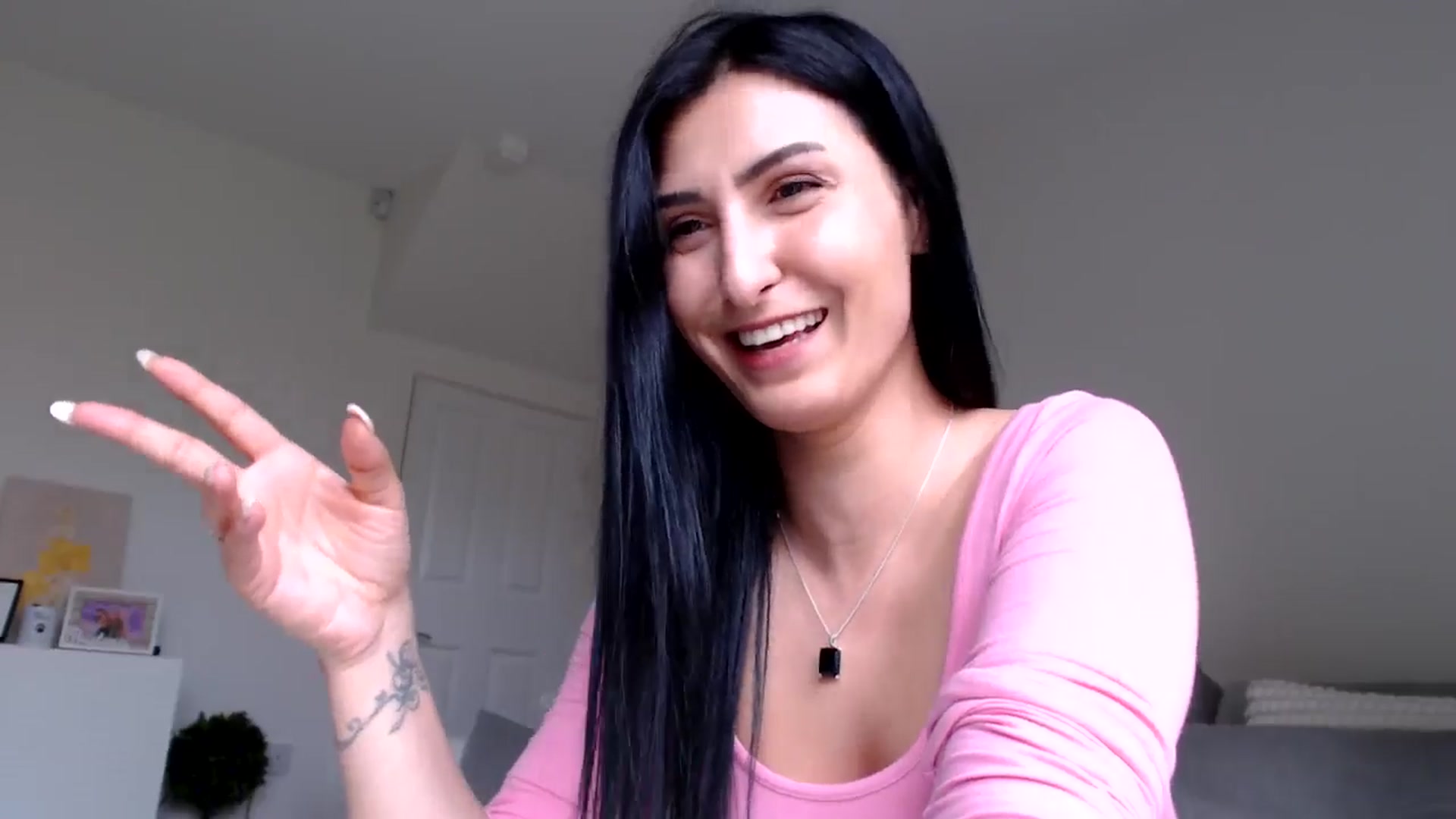 Gallery image thumbnail from LeahIson's myfreecams stream on, 05/30/2024, 12:25 image 4 of 20