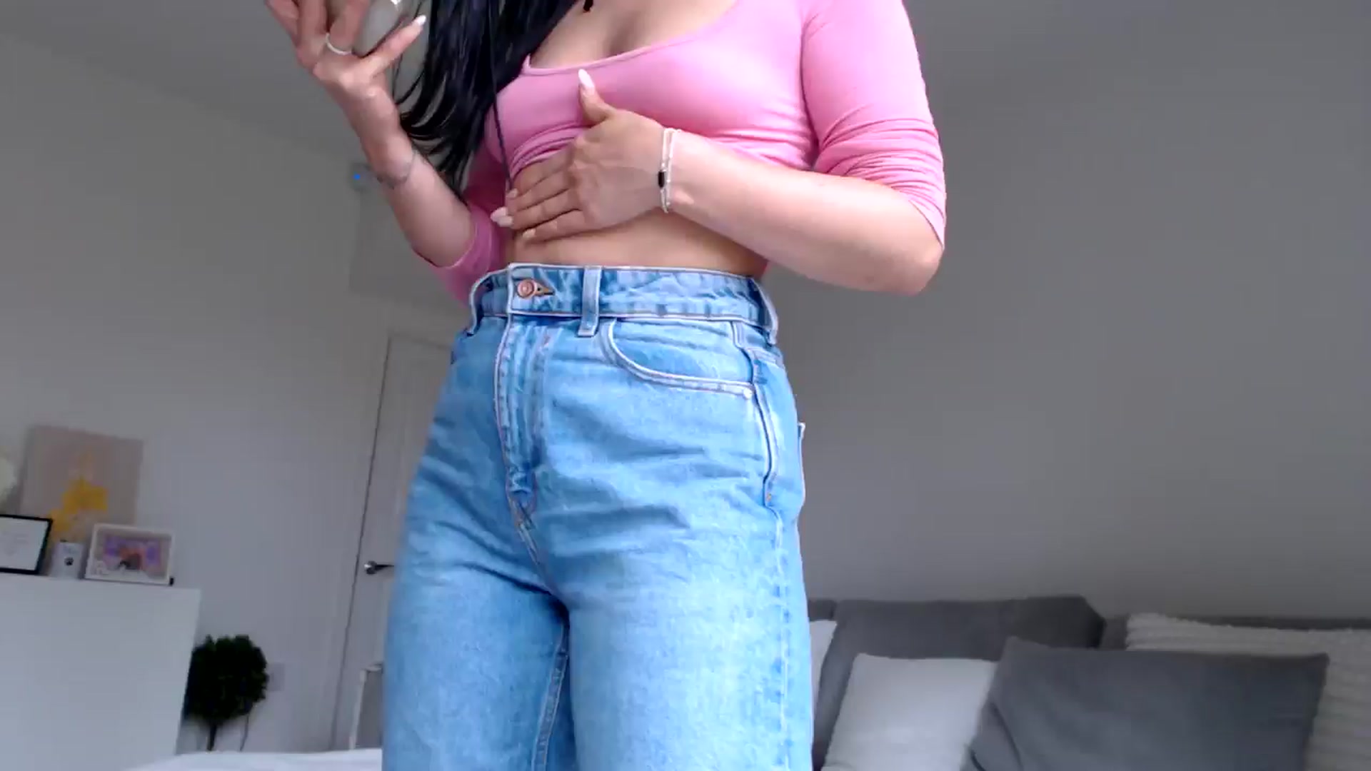 Gallery image thumbnail from LeahIson's myfreecams stream on, 05/30/2024, 12:25 image 6 of 20