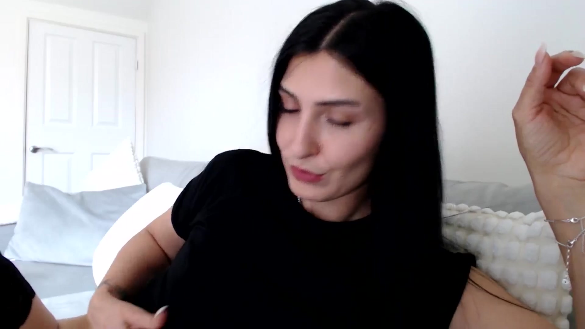 Gallery image thumbnail from LeahIson's myfreecams stream on, 06/04/2024, 10:57 image 15 of 20