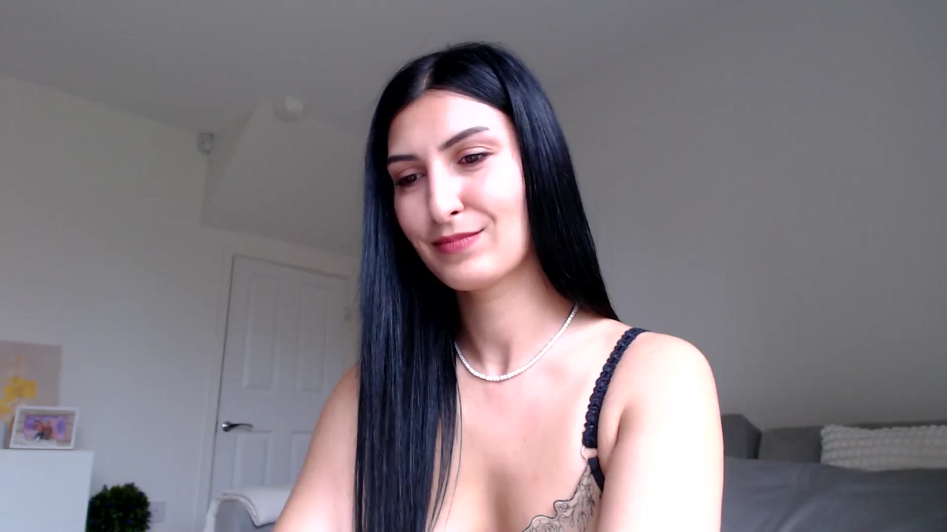 Gallery image thumbnail from LeahIson's myfreecams stream on, 06/04/2024, 11:31 image 18 of 20